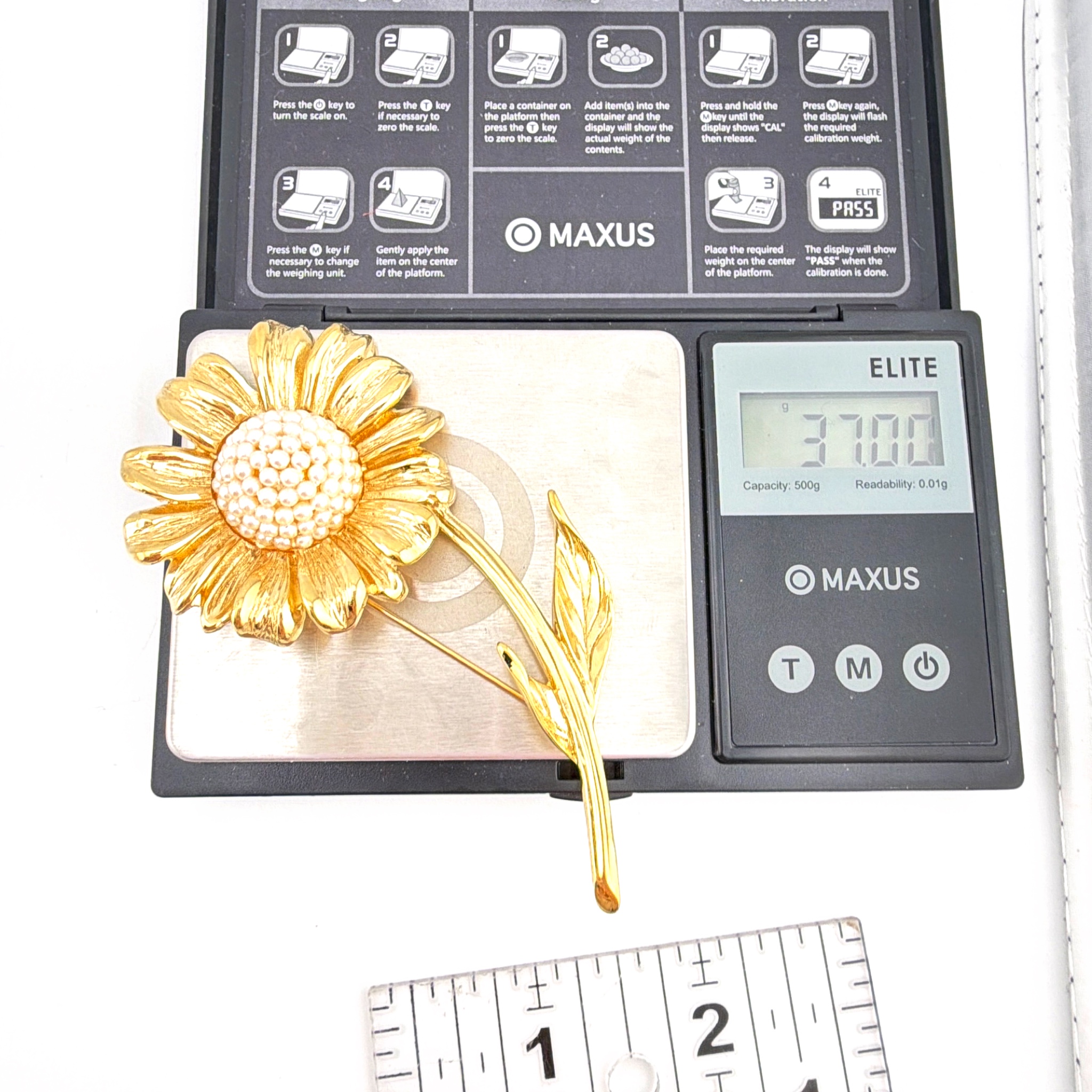 Mid-Century 50s–70s 4 in Gold Tone Faux Pearl Sunflower Stem Brooch 37.00g — For scale