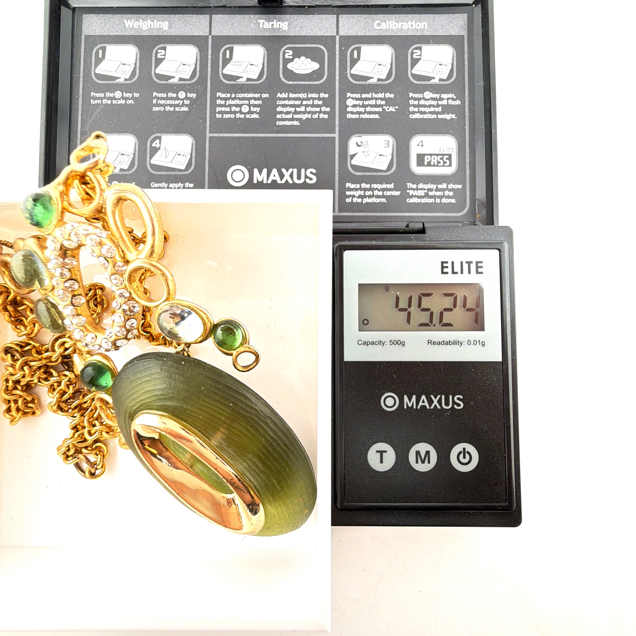 Contemporary Alexis Bittar Gold Tone Green Lucite Statement Necklace 16-19in 45.24g — For scale
