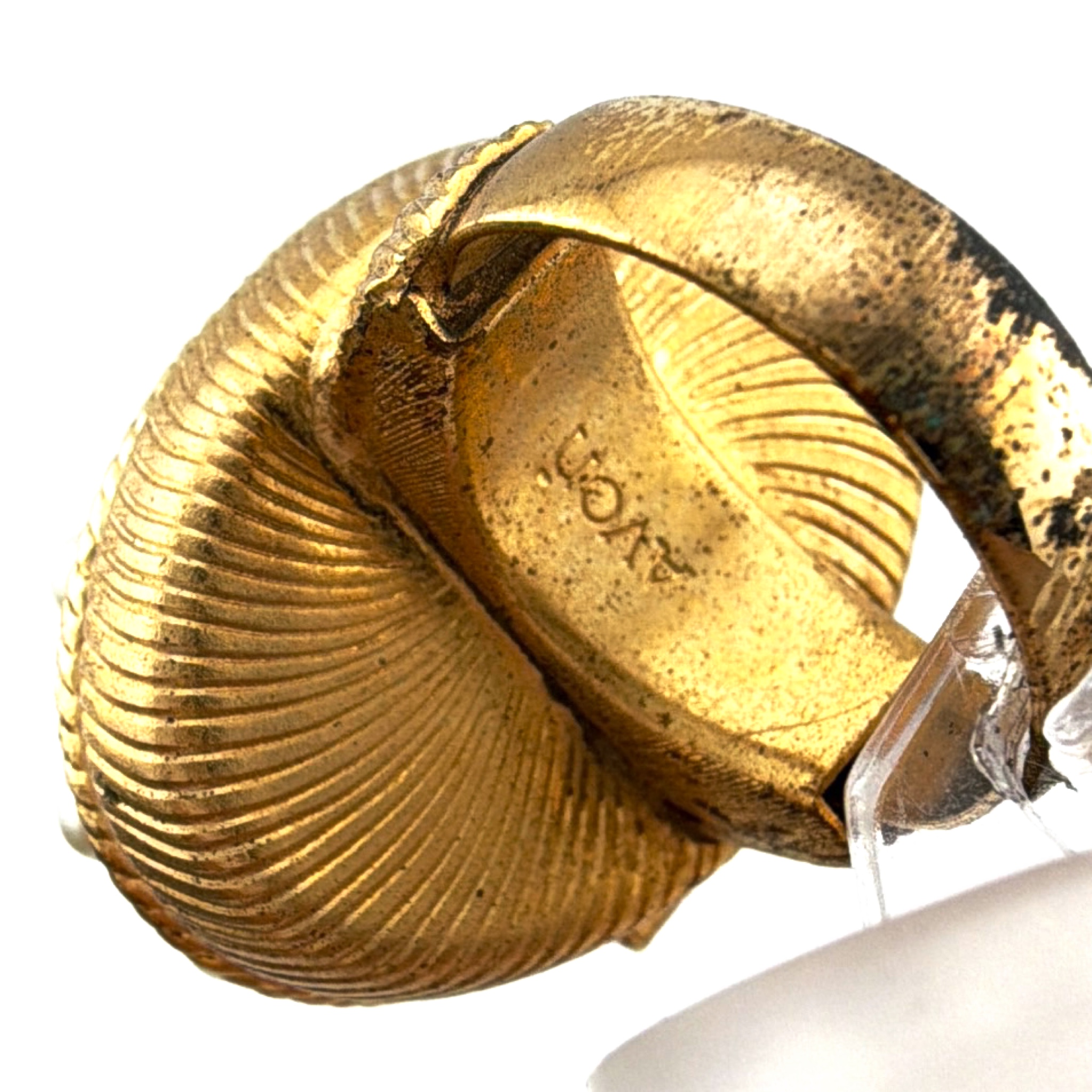 70s Size 5 Avon Gold Tone Faux Pearl Hinged Compartment Ring 20.87g — Detail