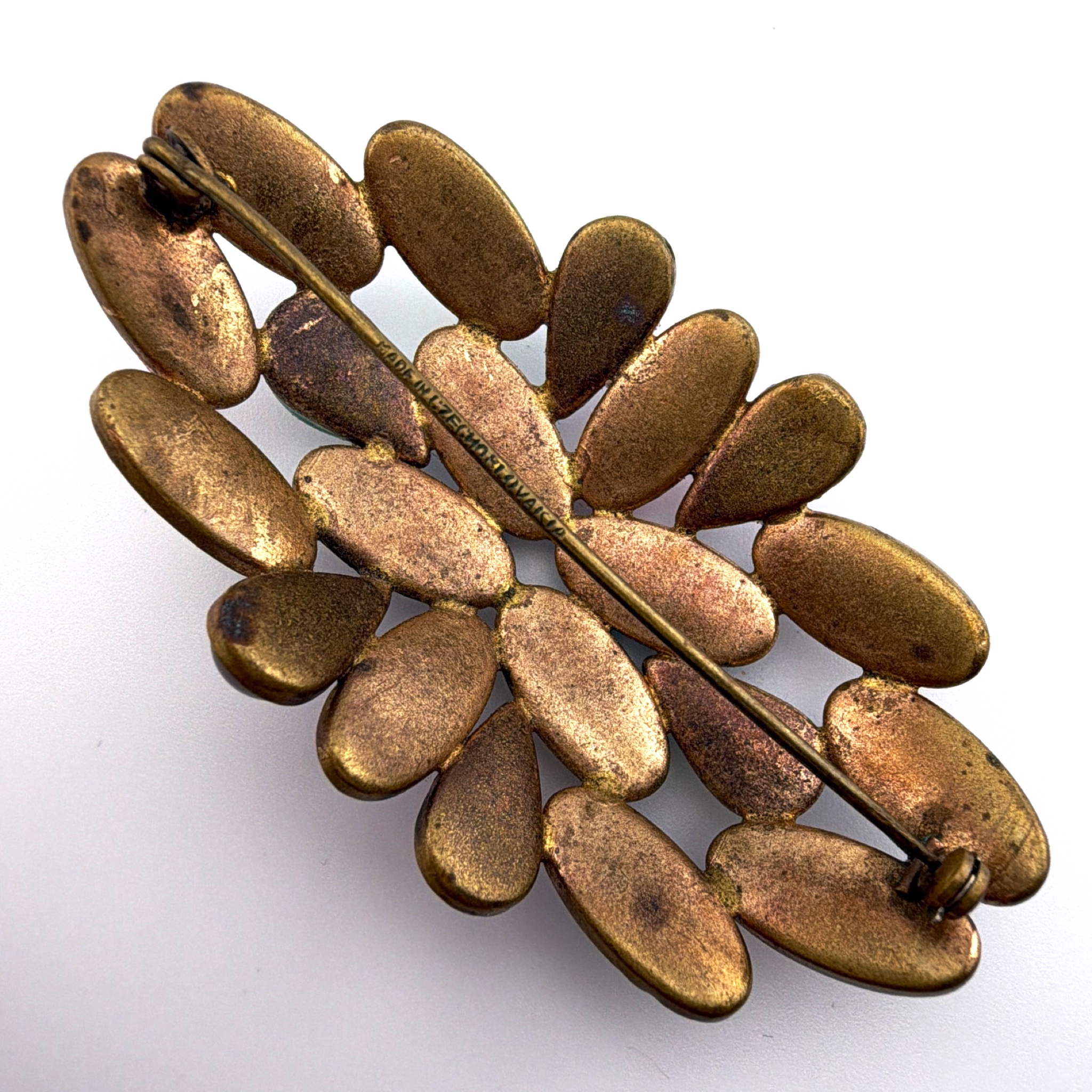 Art Deco 20s–30s Czechoslovakia Brass Multicolor Satin Glass Cluster Brooch 28.31g 2.6 in — Detail