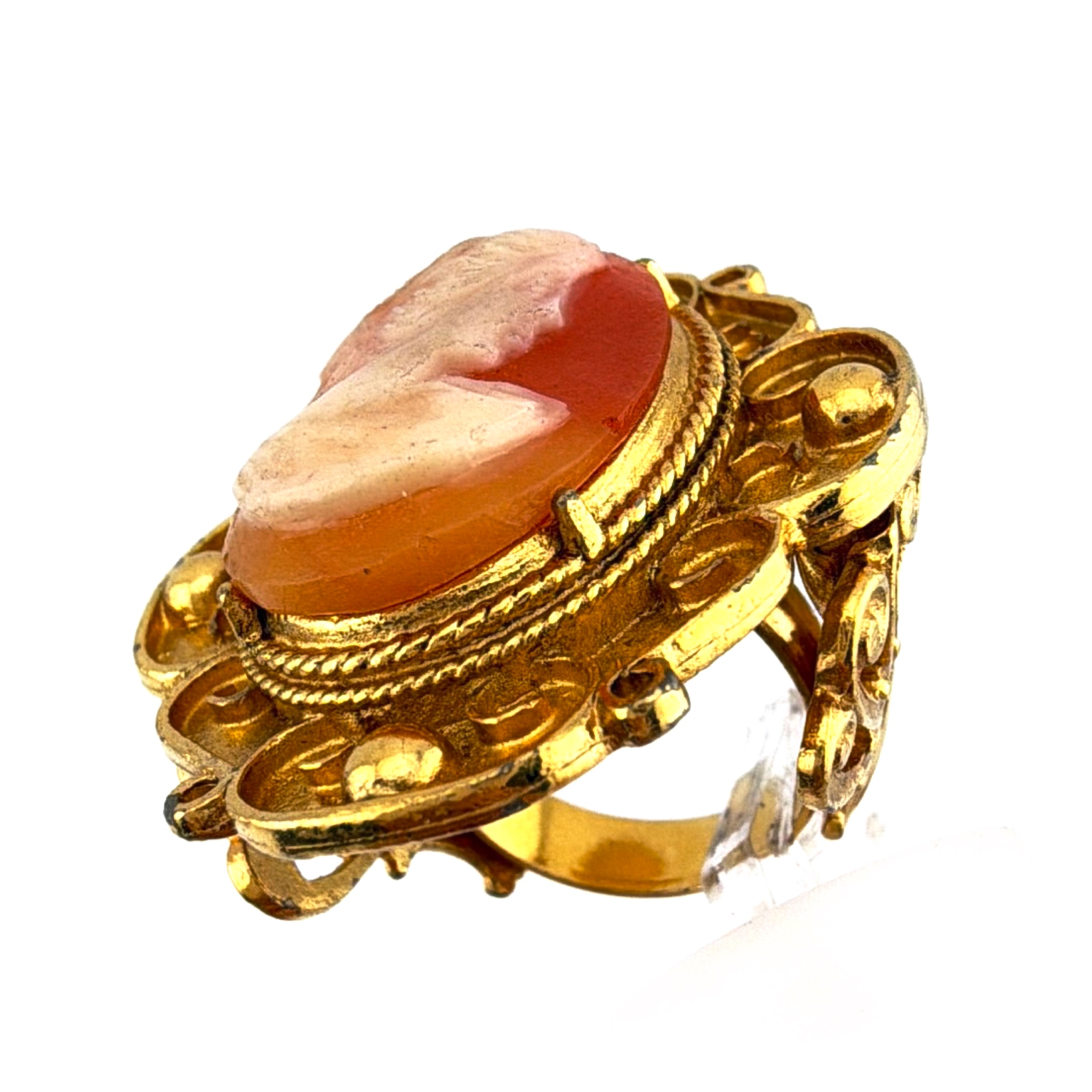 60s–80s Size 8 Gold Tone Molded Faux Cameo Ornate Cocktail Ring 20.90g — Side