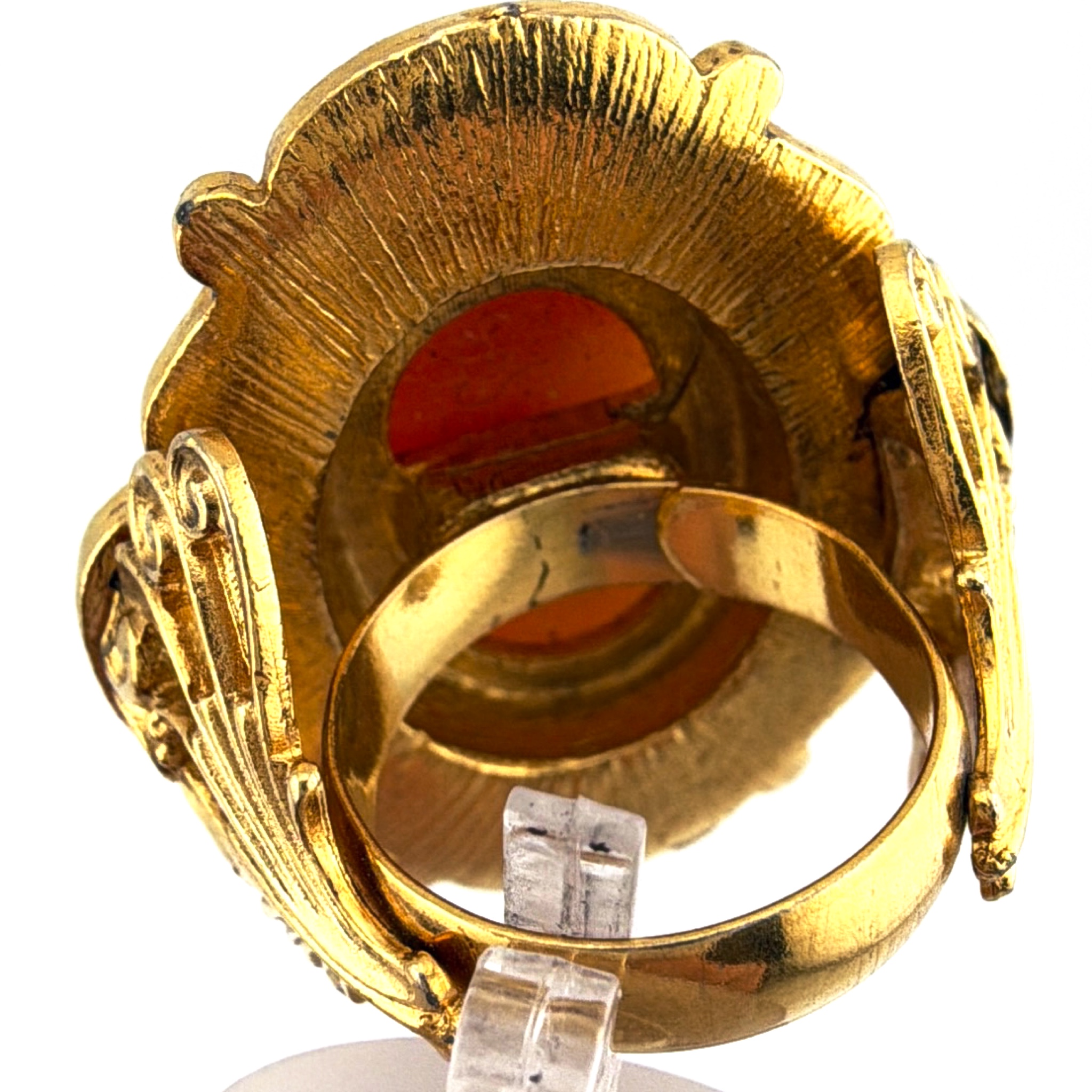 60s–80s Size 8 Gold Tone Molded Faux Cameo Ornate Cocktail Ring 20.90g — Back