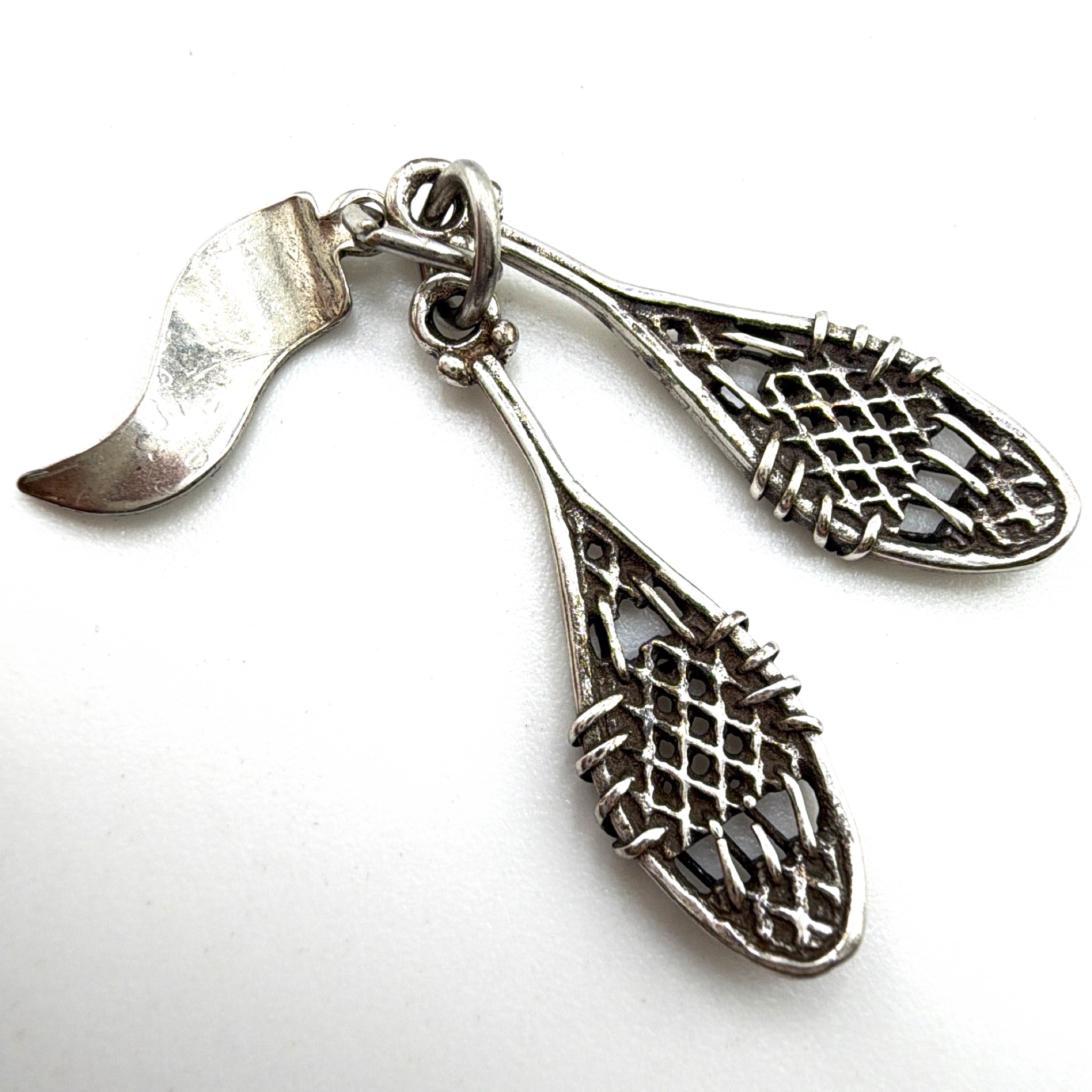 Mid-Century 40s–70s Silver Tone Lake Placid NY Snowshoe Charm Pendant 2.95g — Detail