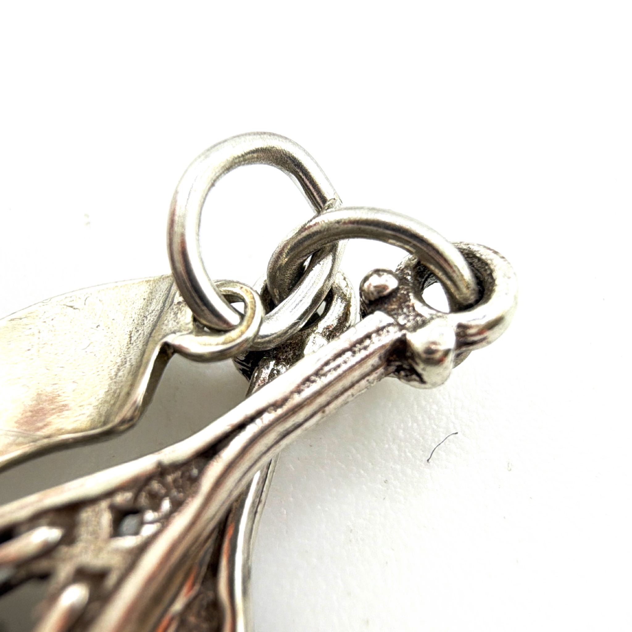 Mid-Century 40s–70s Silver Tone Lake Placid NY Snowshoe Charm Pendant 2.95g — Detail