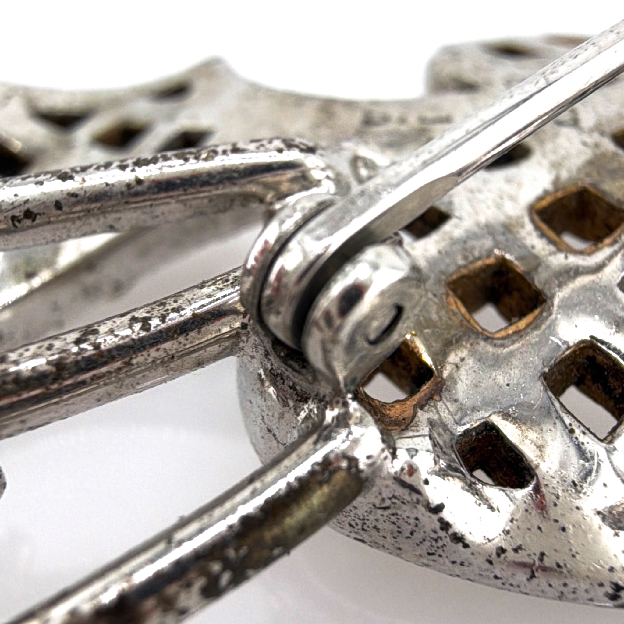 Retro 30s–50s Sterling Silver Woven Figural Brooch, Clear Rhinestones 27.66g 3.5 in — Detail