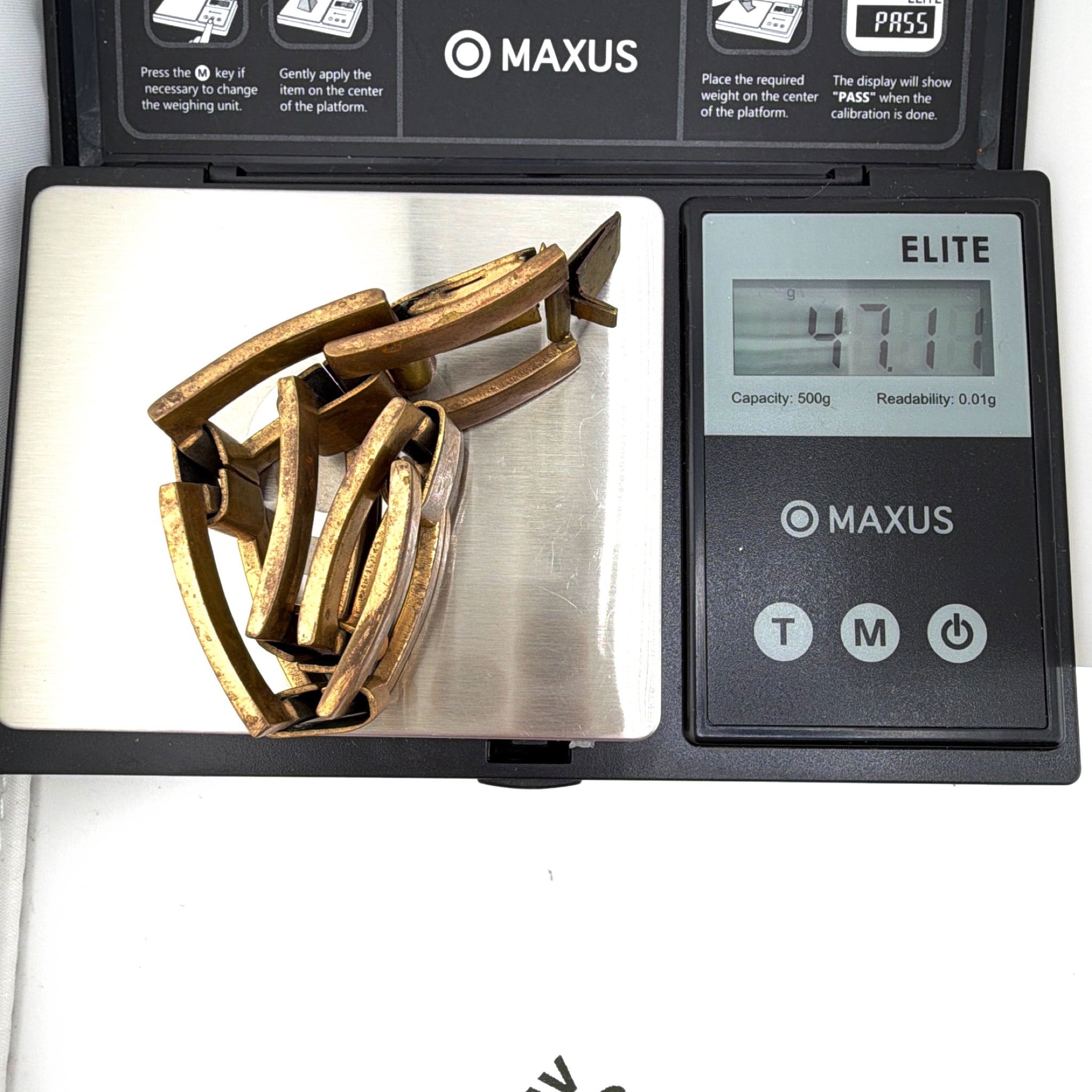 Retro 30s–50s Gold Tone Geometric Link Bracelet 47.11g 7.5 in — For scale