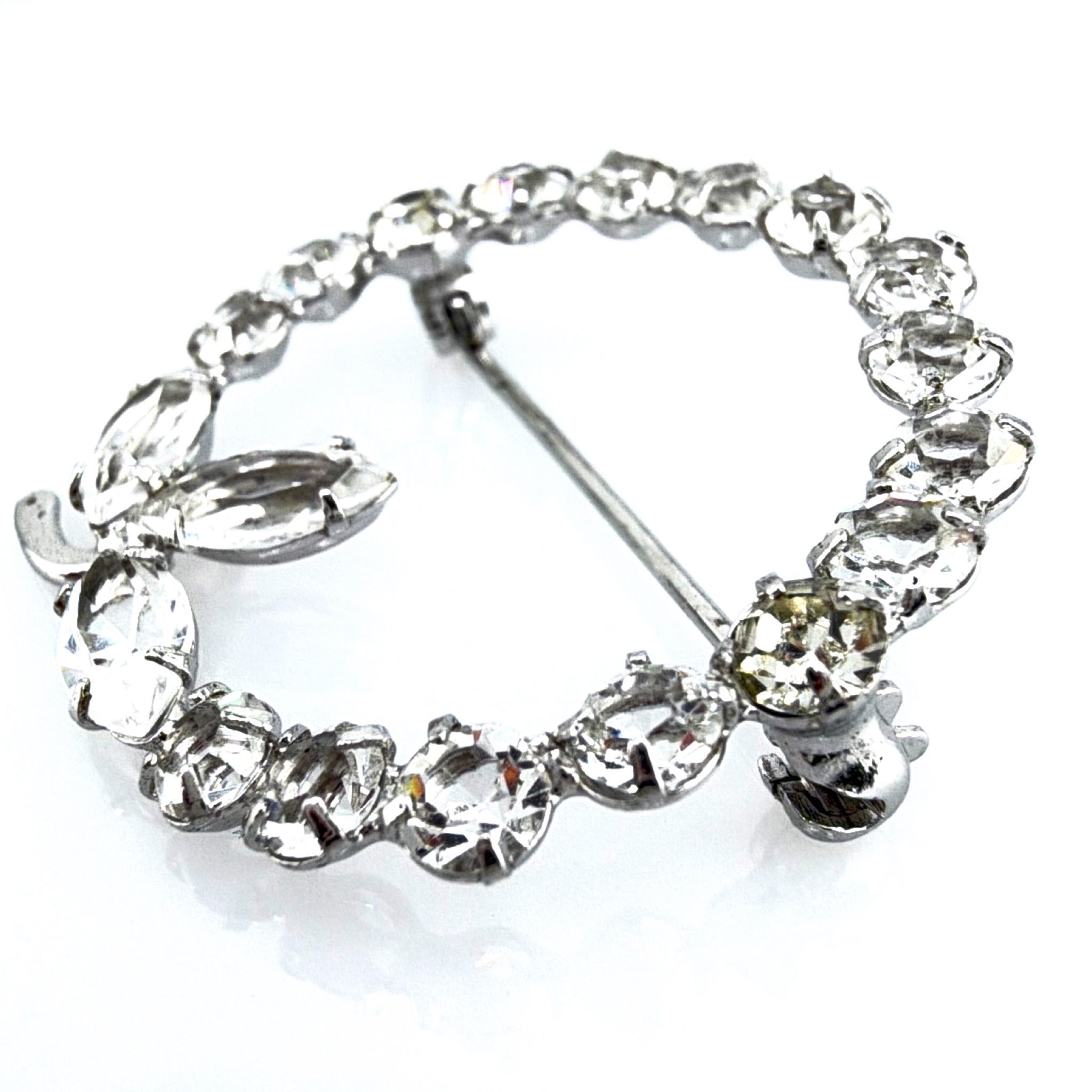 Retro 40s–50s Sterling Austrian Crystal Wreath Bow Brooch 2.81g — Front