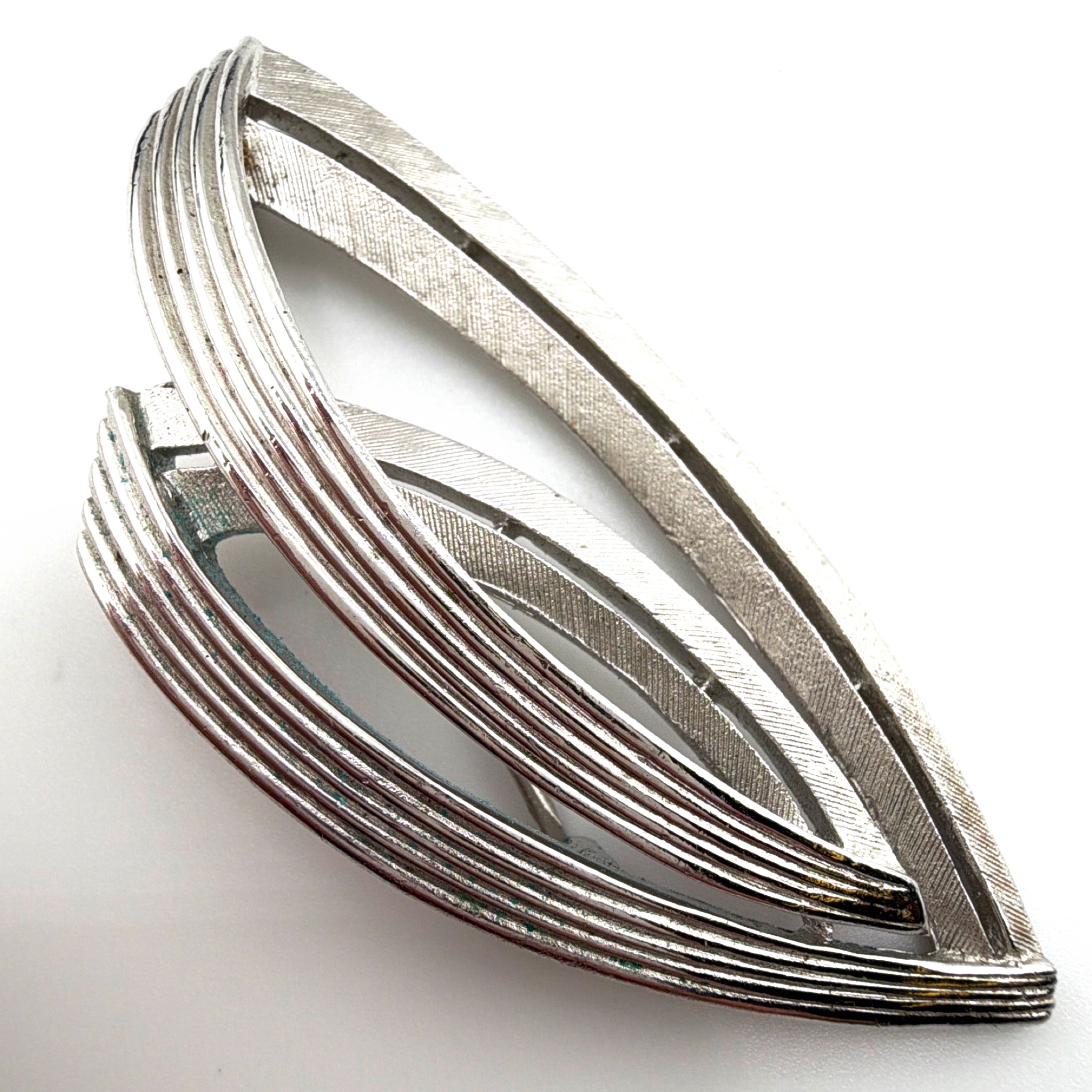 Mid-Century 50s–70s 1955-70s Signed Trifari Silver Tone Layered Leaf Brooch 16.39g