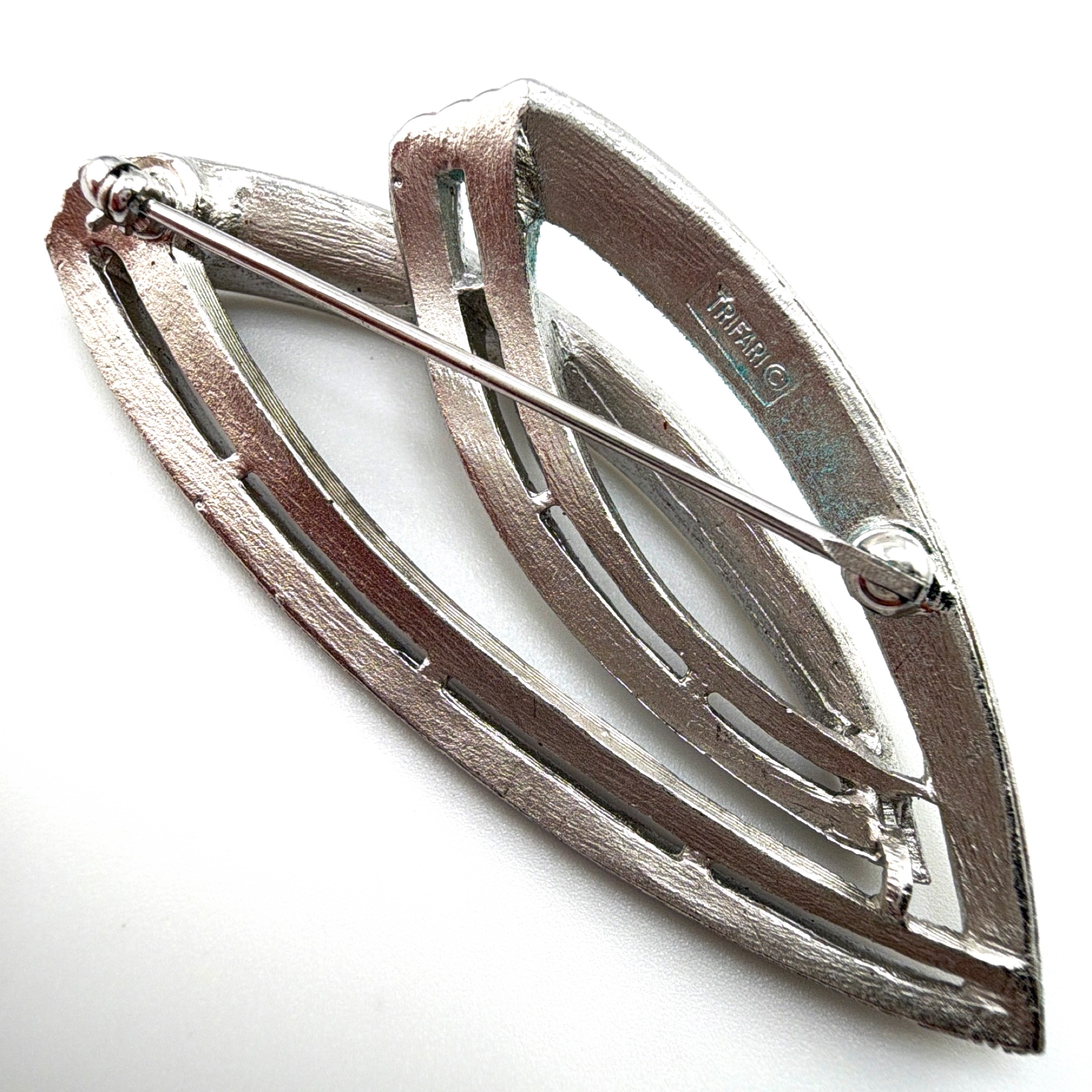 Mid-Century 50s–70s 1955-70s Signed Trifari Silver Tone Layered Leaf Brooch 16.39g — Back