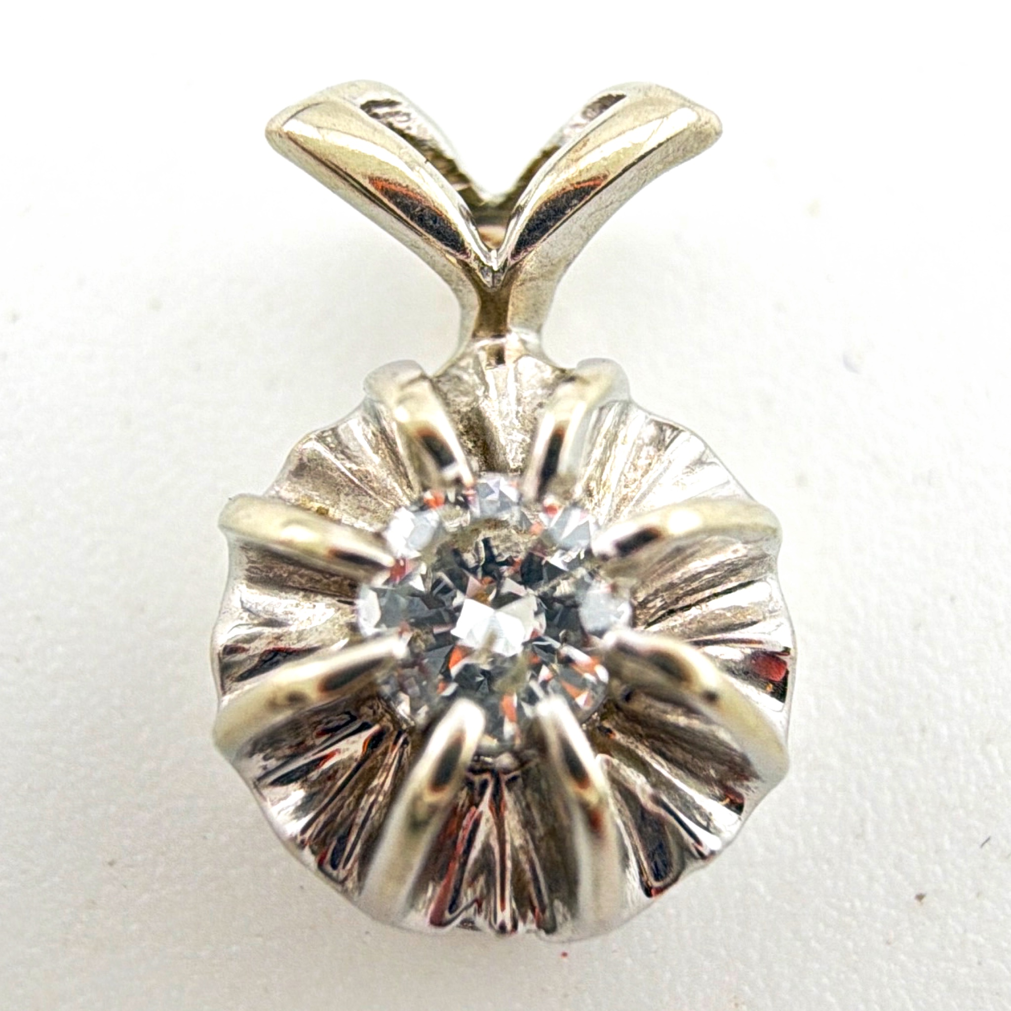 14K White Gold Natural Diamond Fluted Buttercup 0.5 in Solitaire Pendant 0.90g — Front