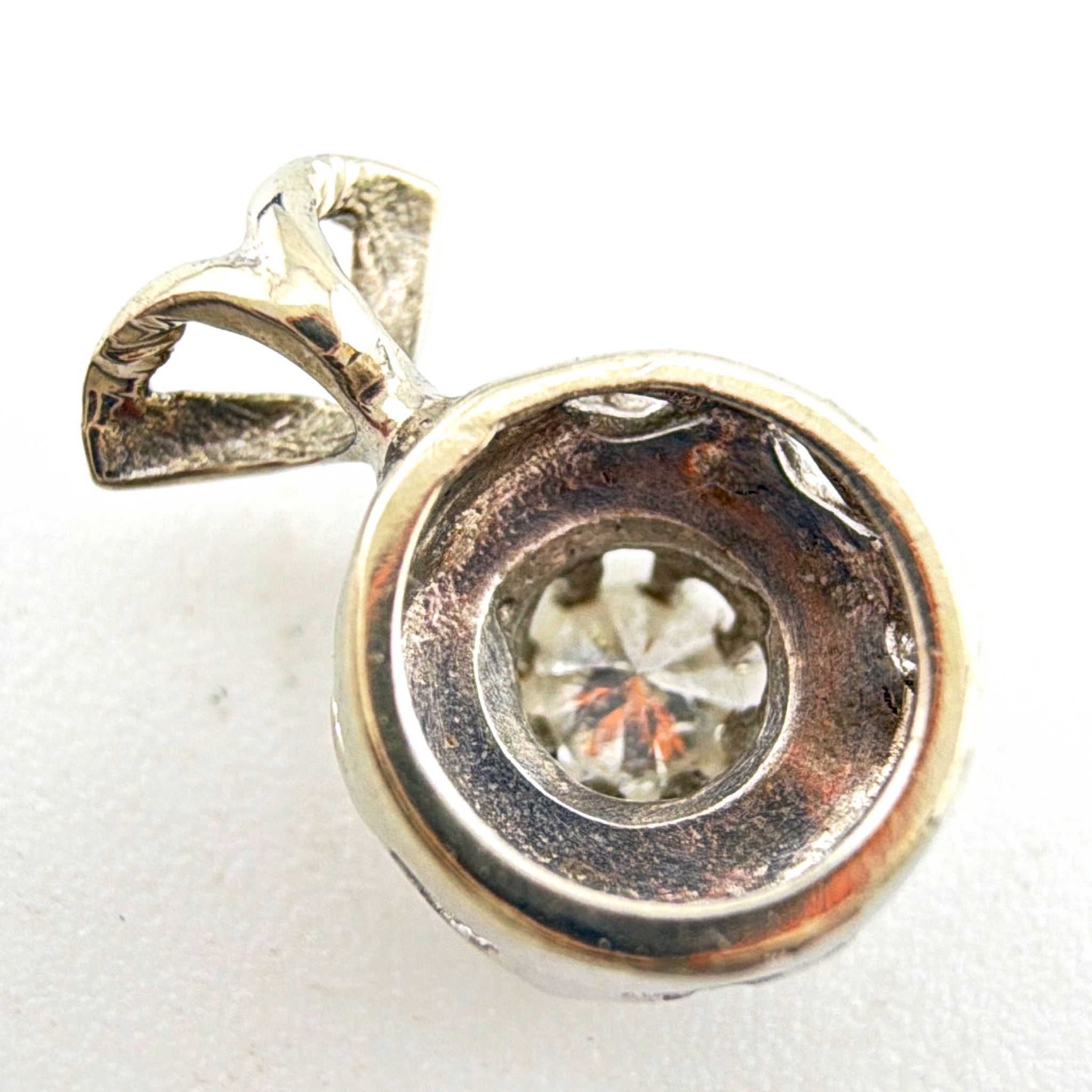14K White Gold Natural Diamond Fluted Buttercup 0.5 in Solitaire Pendant 0.90g — Back