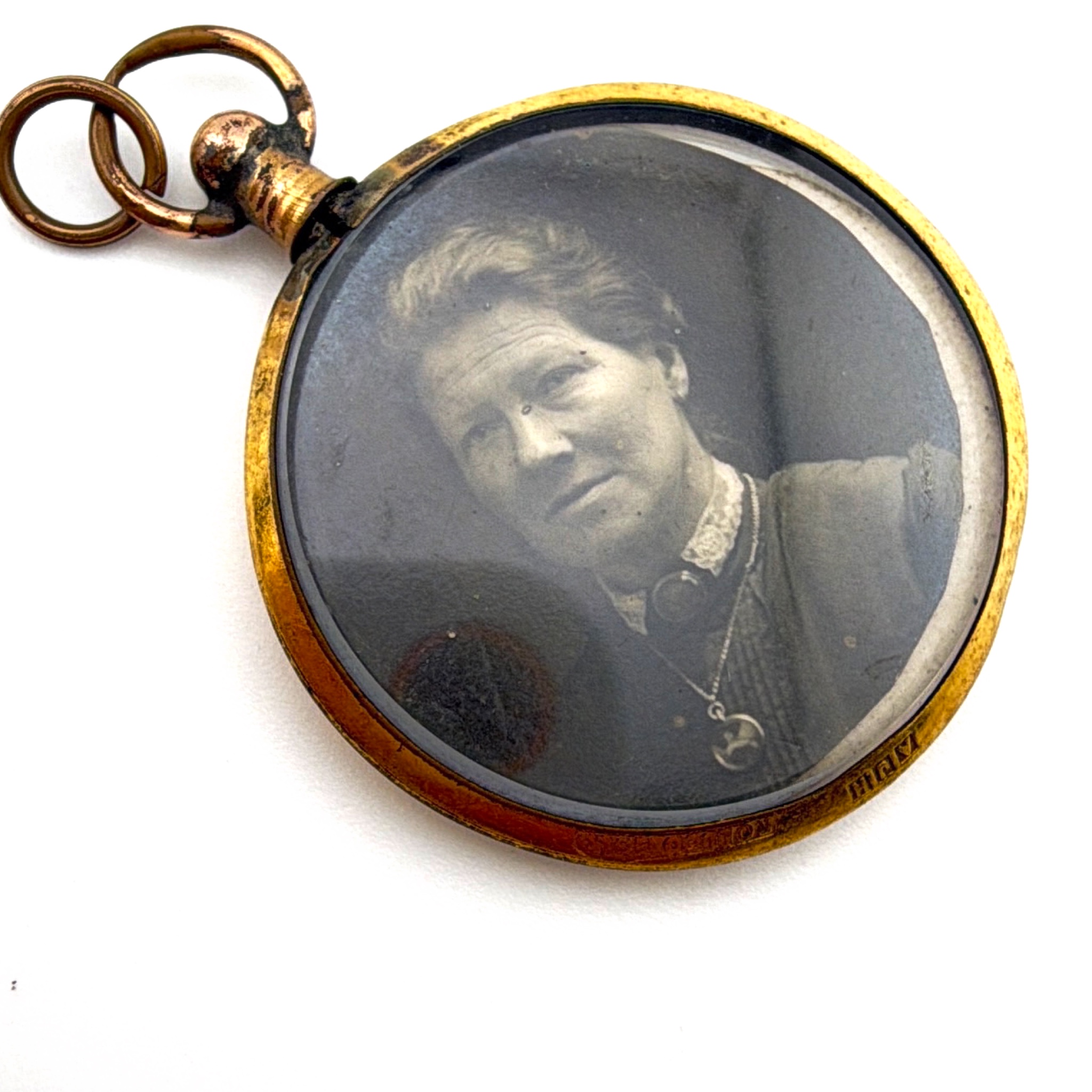 Edwardian 1900s–10s 1.125 in AJH Rolled Gold Double-Sided Glass Portrait Photo Locket Pendant 7.38g — Side