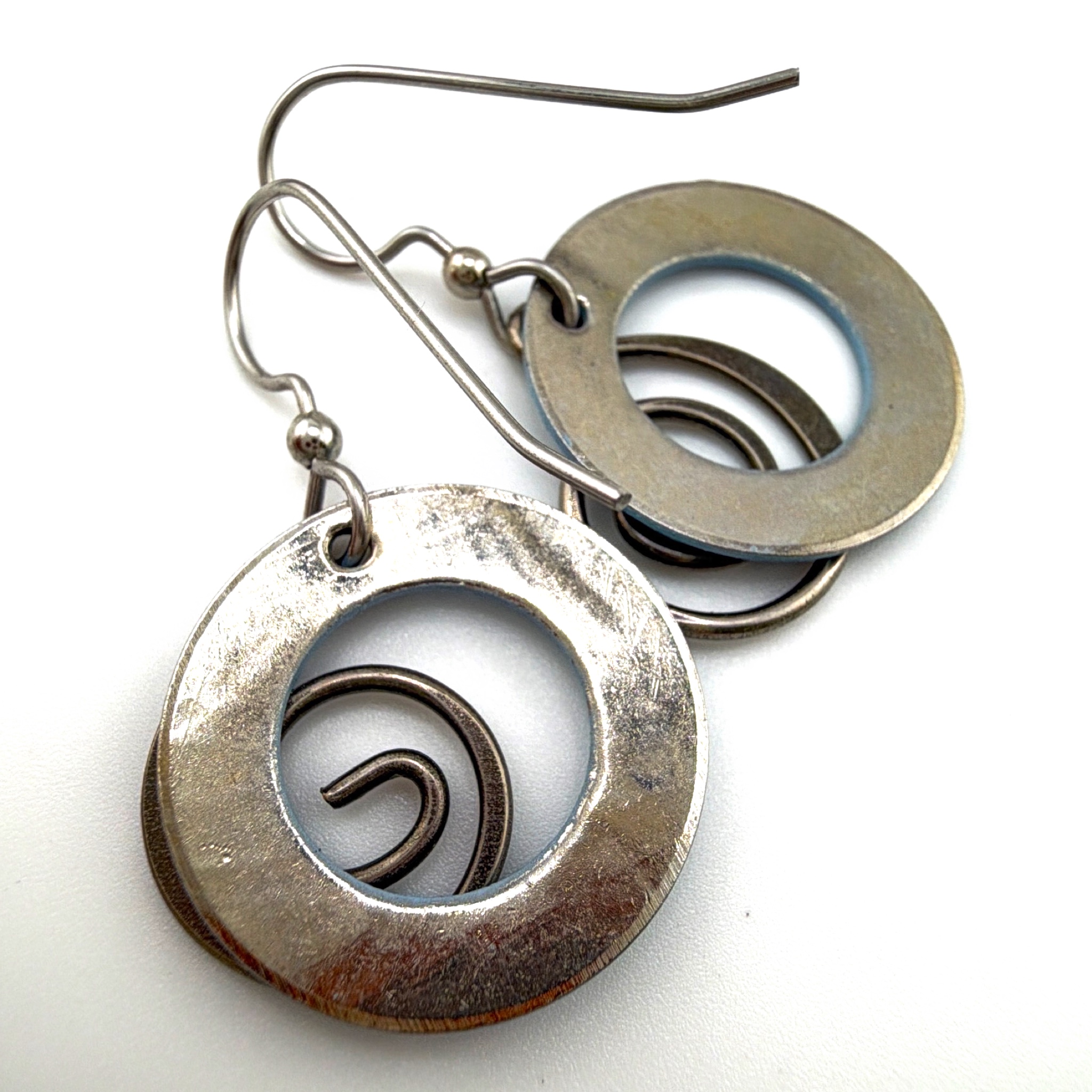 Contemporary Silver Tone Spiral Wire Blue Disc Dangle Earrings 3.60g — Detail