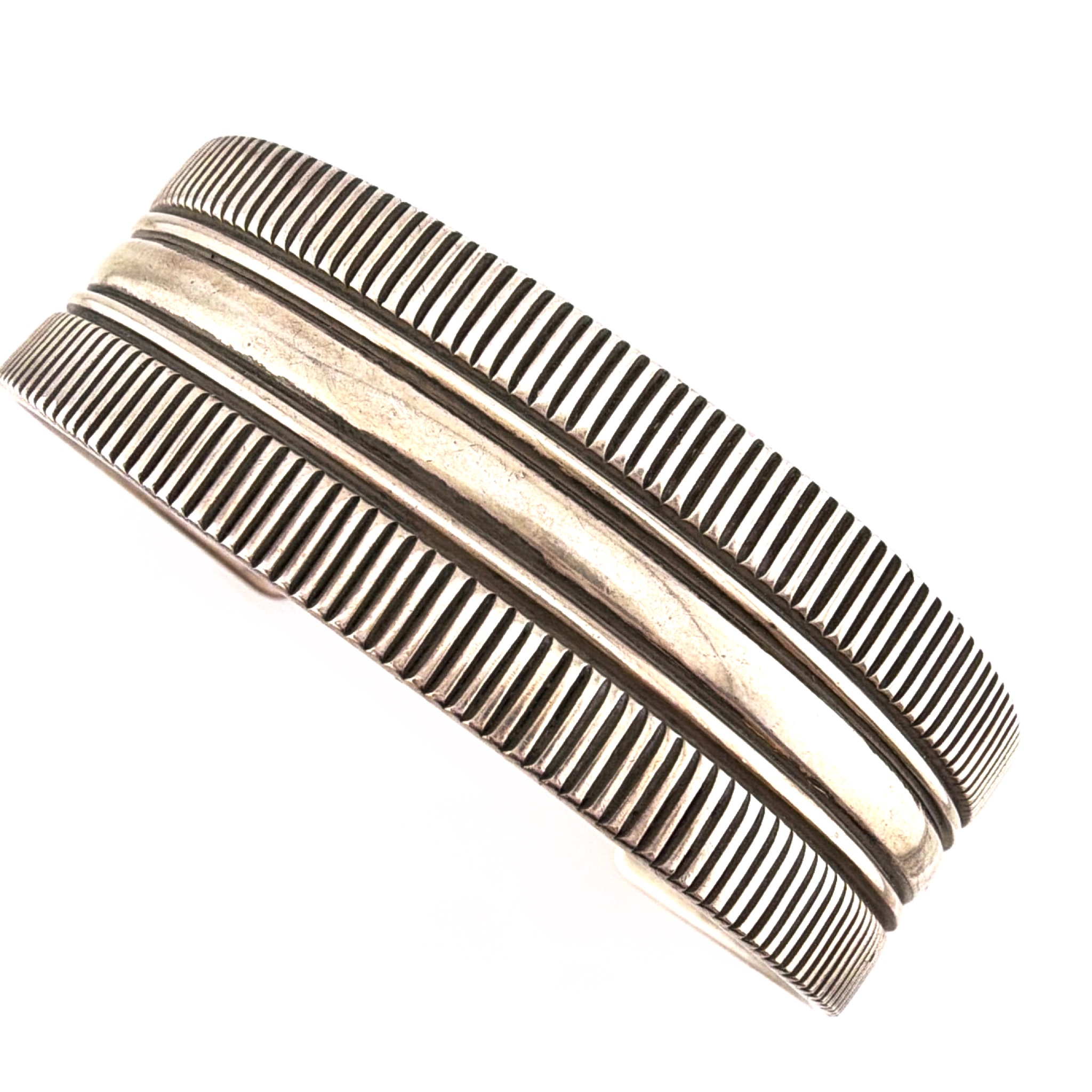 $ Ned Nez Native Navajo Sterling Silver Fluted Ribbed 7in Cuff Bracelet 48.33g — Detail