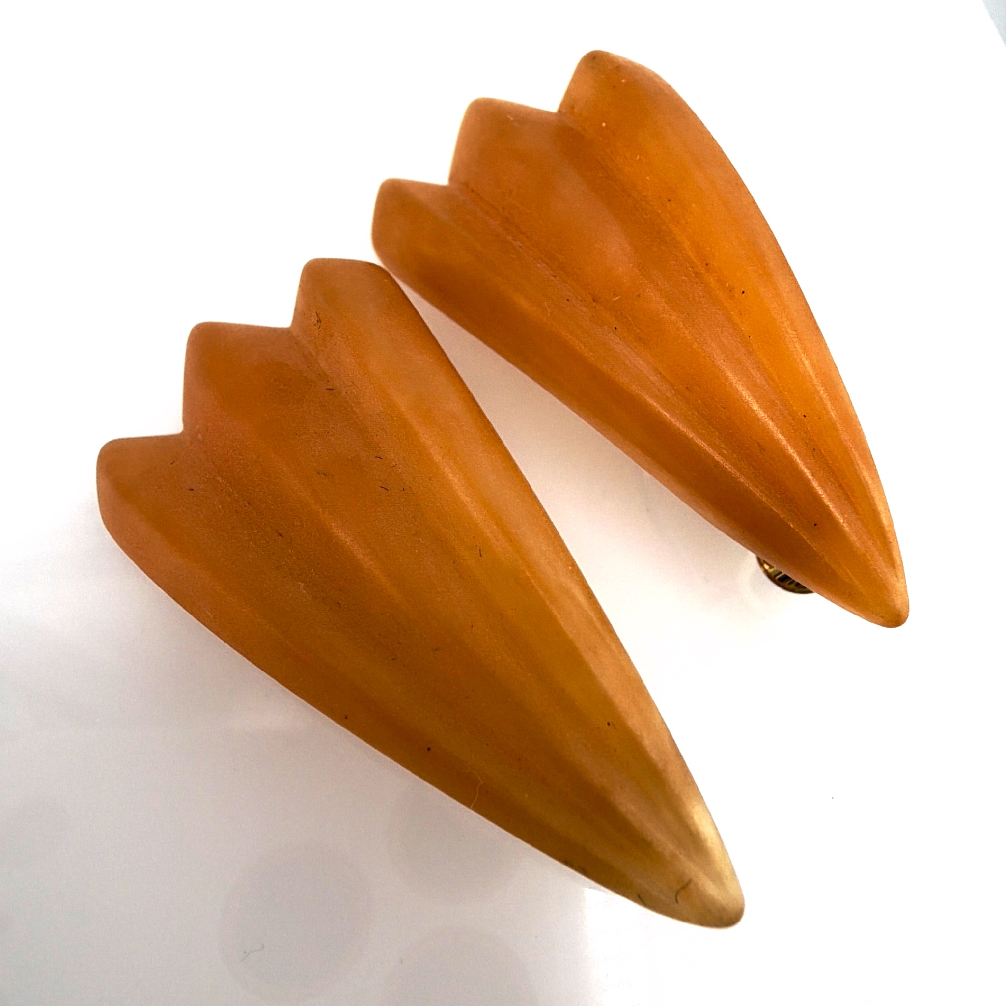 80s–90s Napier Gold Tone Molded Plastic Fan Clip Earrings 11.68g — Front