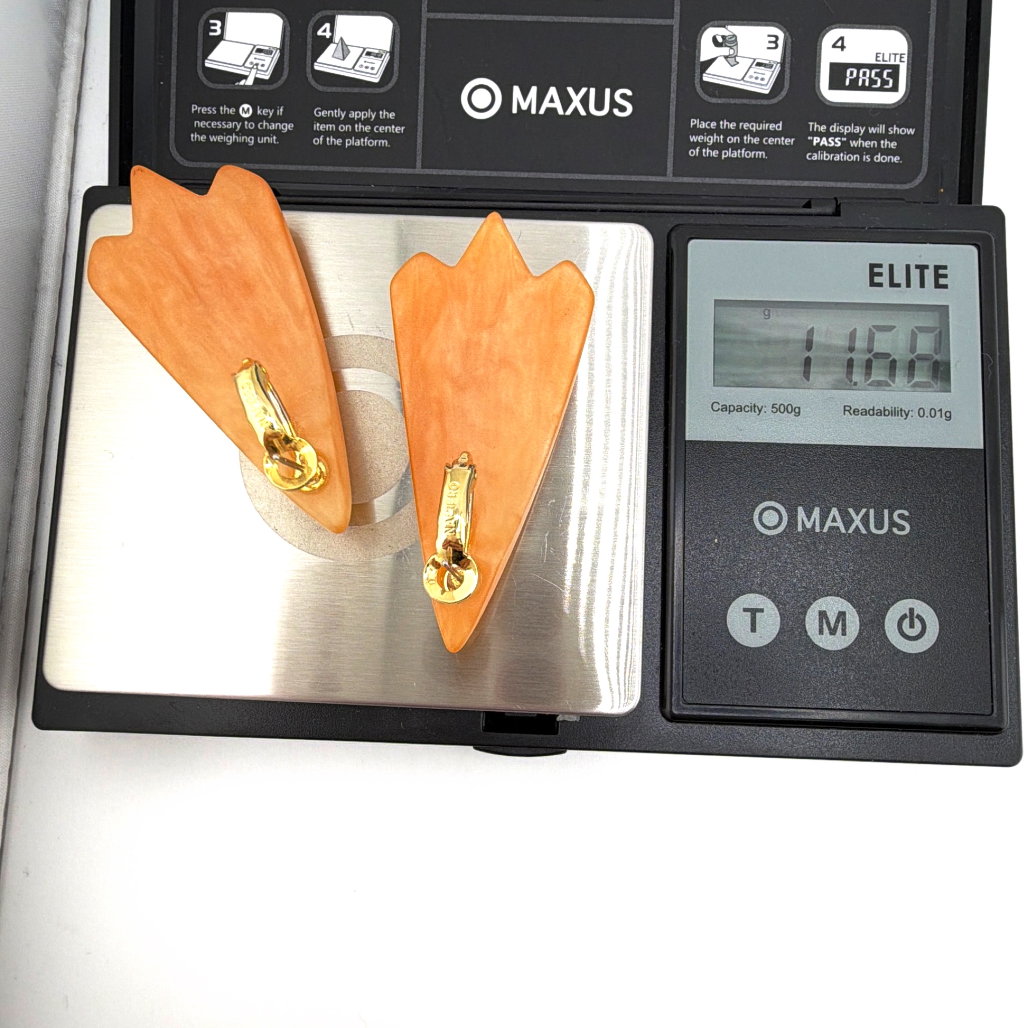 80s–90s Napier Gold Tone Molded Plastic Fan Clip Earrings 11.68g — For scale