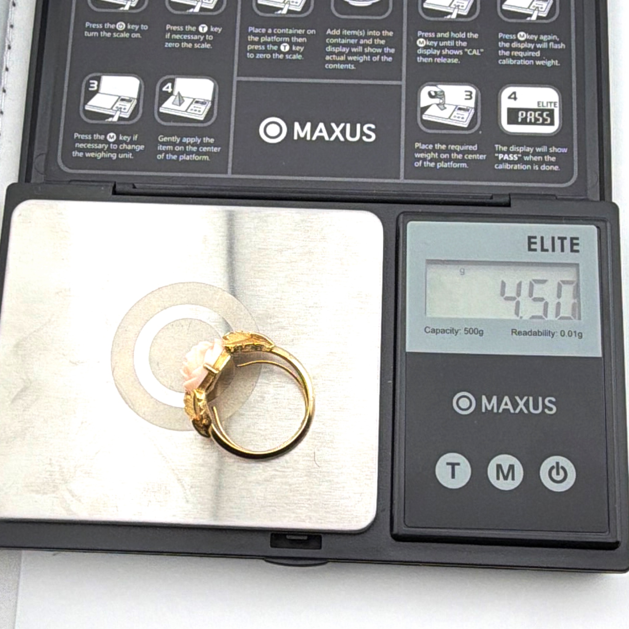 70s–80s Size 8.5 Avon Gold Tone Pink Carved Rose Ring 4.50g — For scale