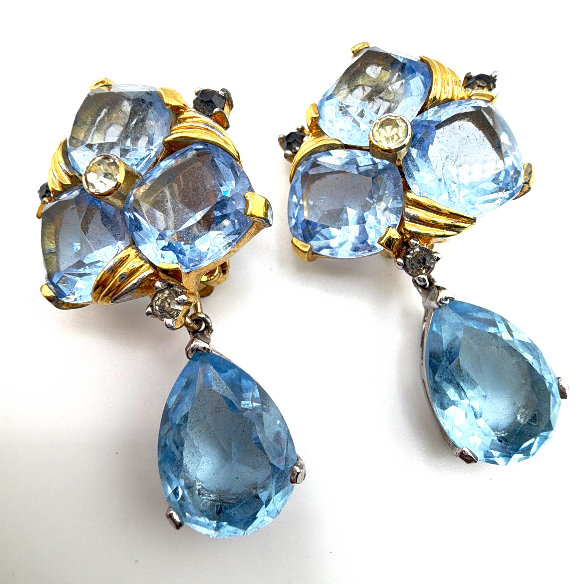 Mid-Century 50s–60s Gold Tone Blue Glass Cluster Dangle Clip Earrings 28.07g