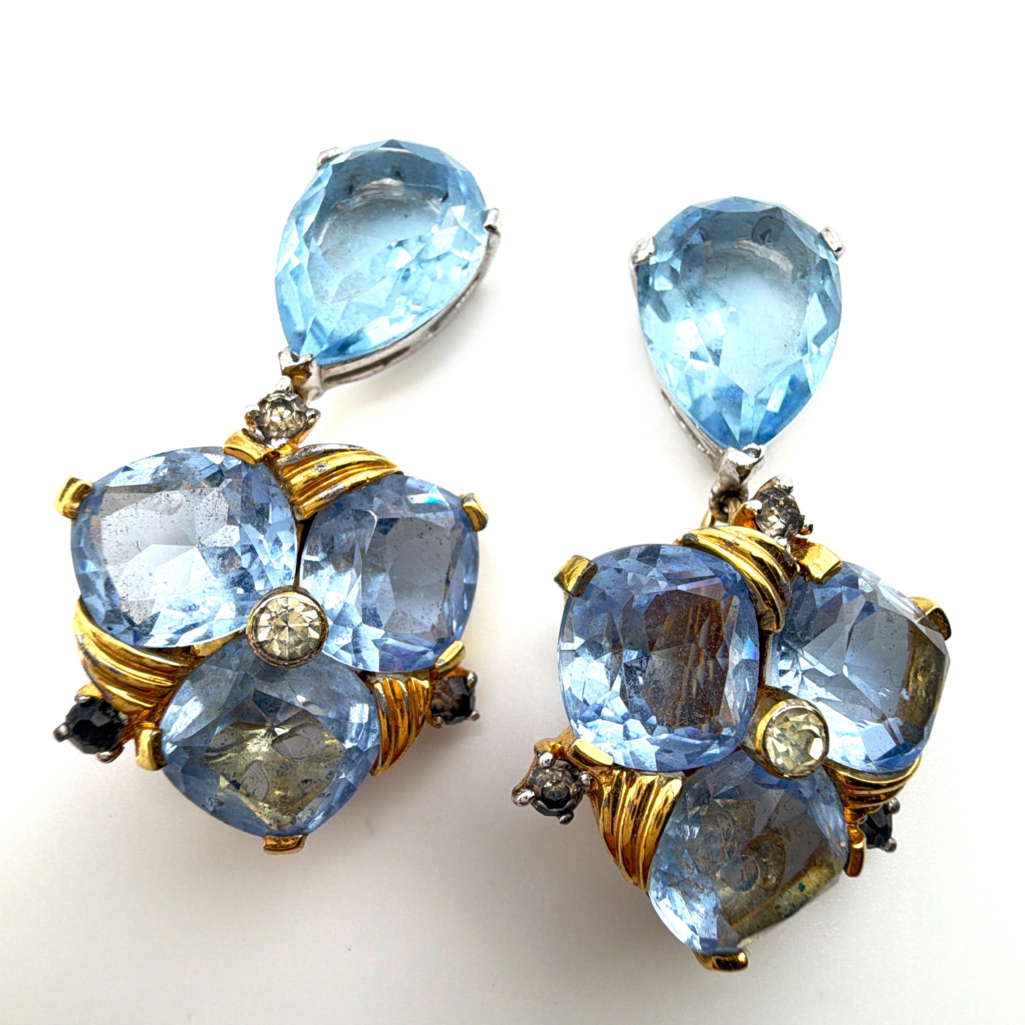 Mid-Century 50s–60s Gold Tone Blue Glass Cluster Dangle Clip Earrings 28.07g — Side