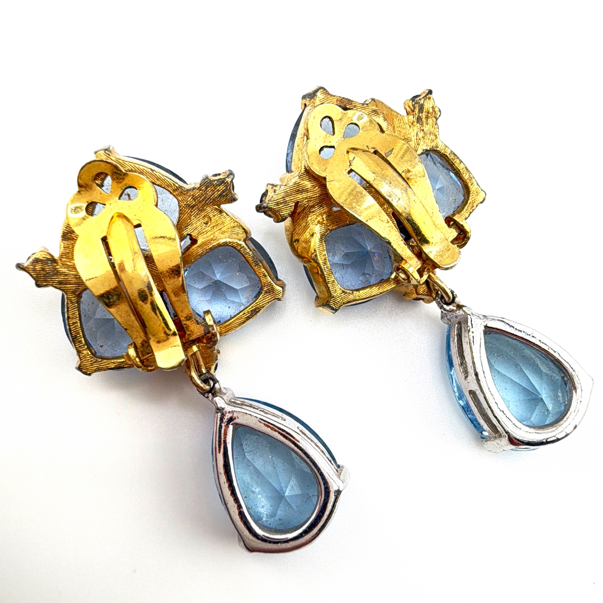 Mid-Century 50s–60s Gold Tone Blue Glass Cluster Dangle Clip Earrings 28.07g — Back