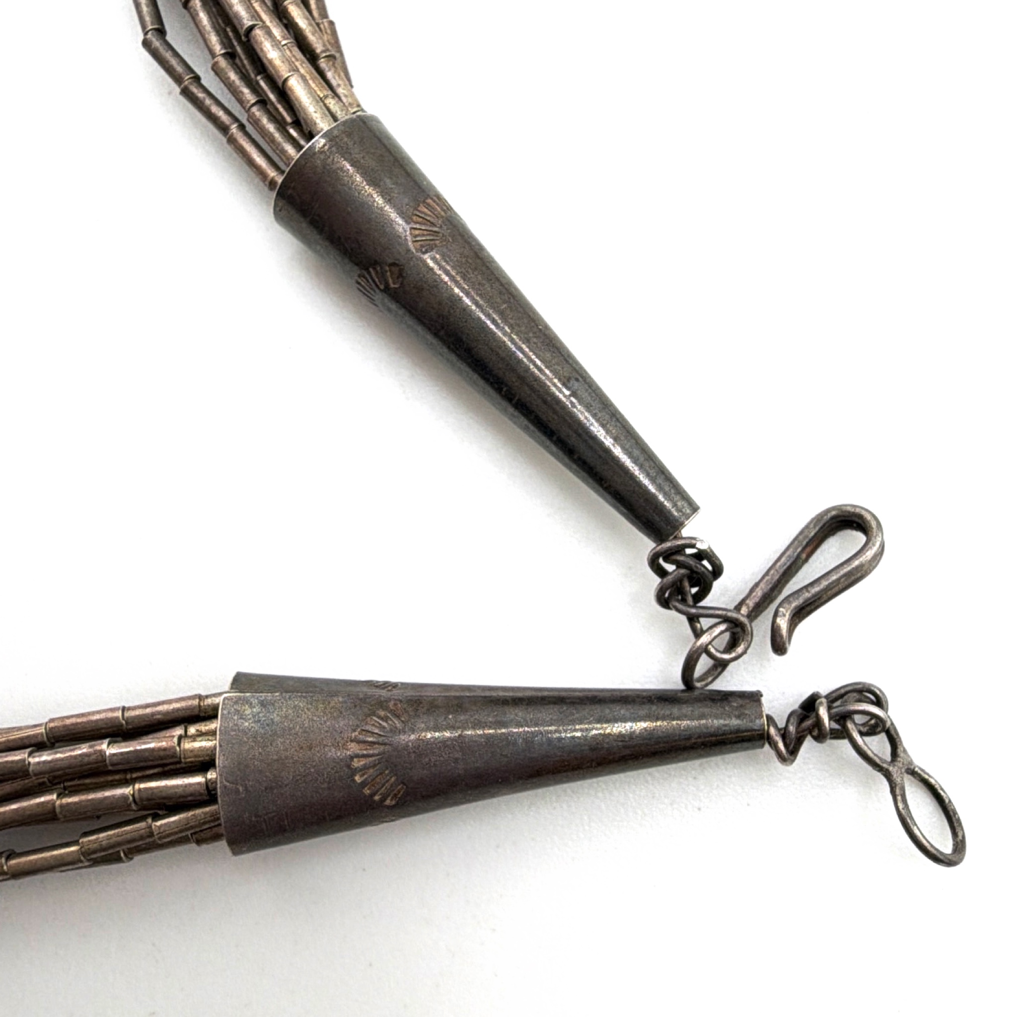 Southwestern Style Silver Tone Ten-Strand Liquid Silver Necklace 29.29g 19 in — Detail