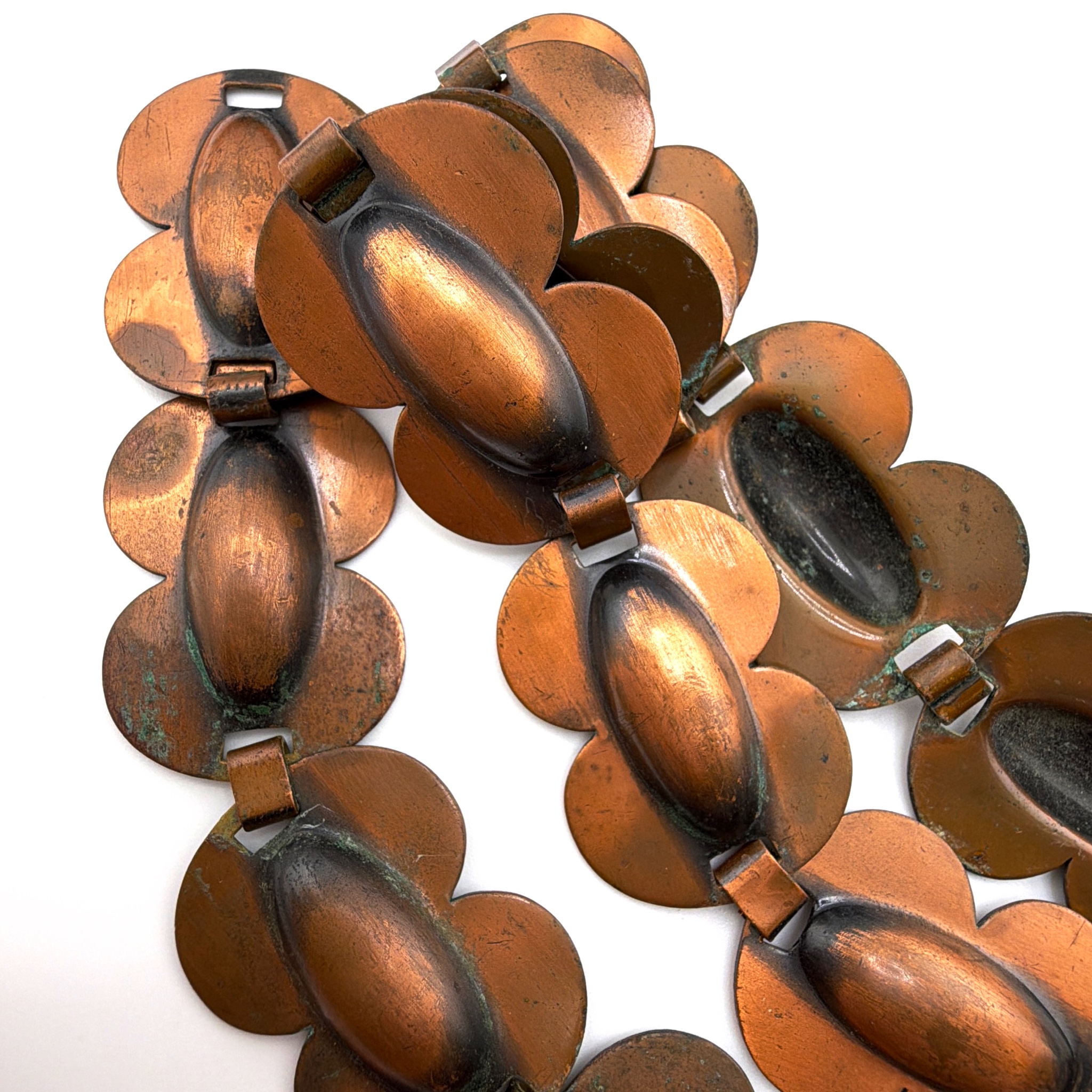 Mid-Century 50s–60s Copper Tone Scalloped Link Necklace 115.21g 24in — Back