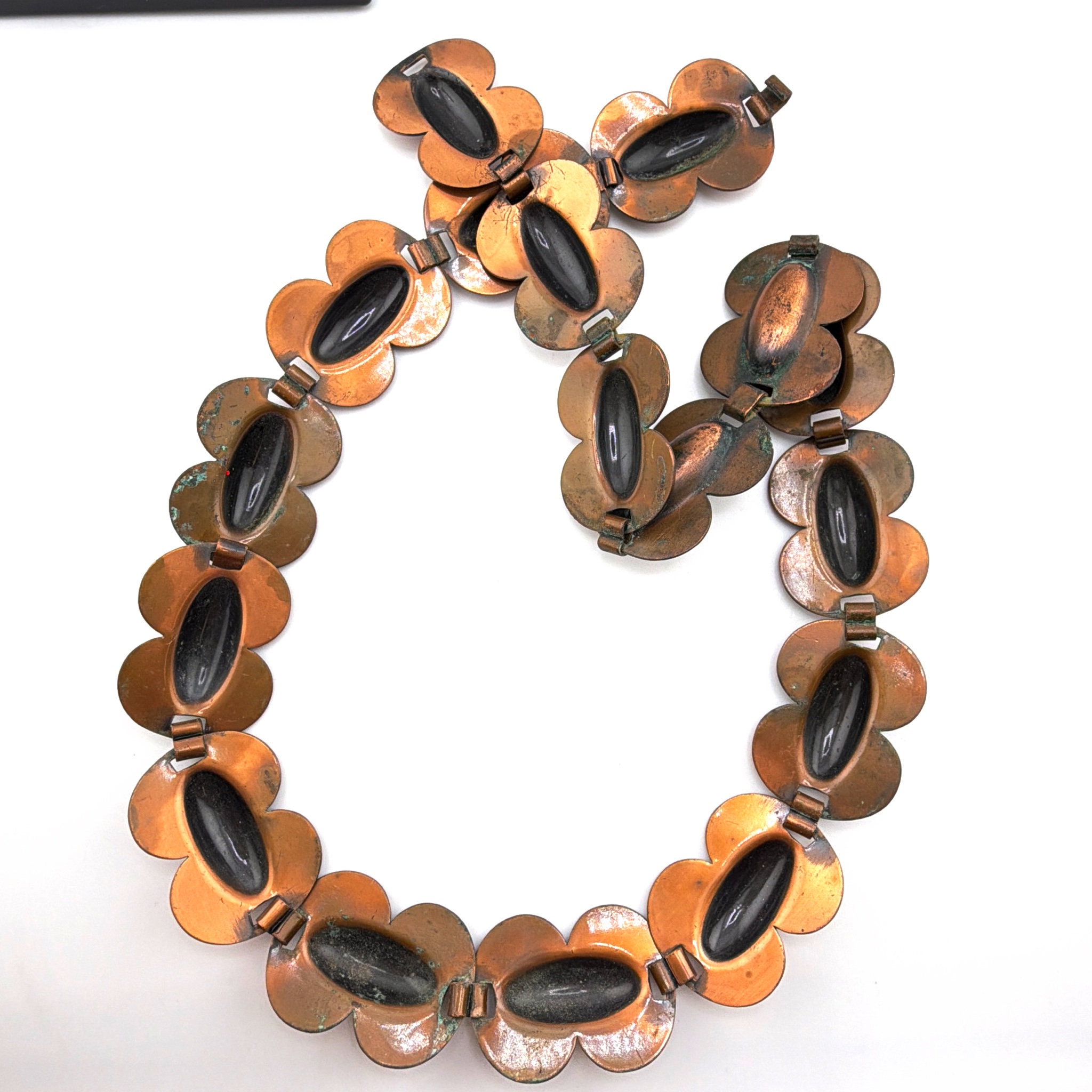 Mid-Century 50s–60s Copper Tone Scalloped Link Necklace 115.21g 24in — Front