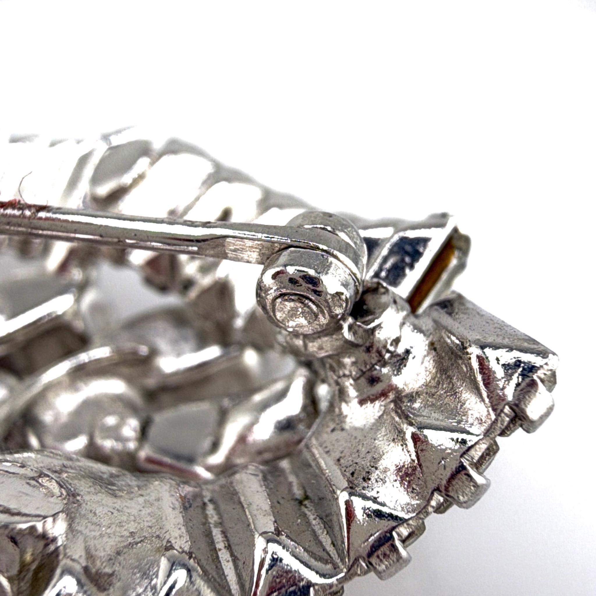 Vintage Weiss Silver Tone Rhinestone Leaf Brooch, Baguette Trim 24.85g — Detail