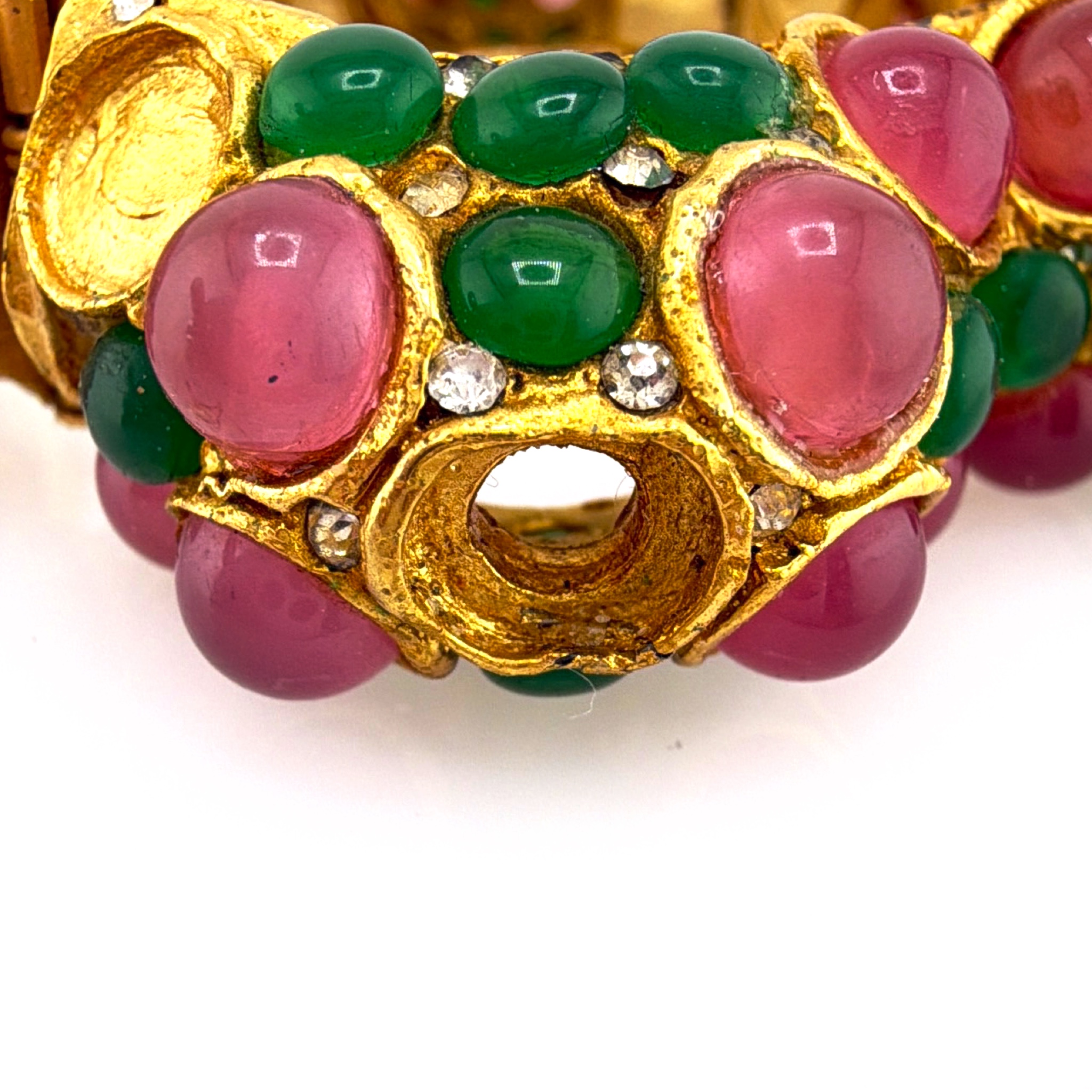 Retro 60s–80s K.J.L Gold Tone Pink Green Cabochon Bangle 83.68g 2.5 in — Detail