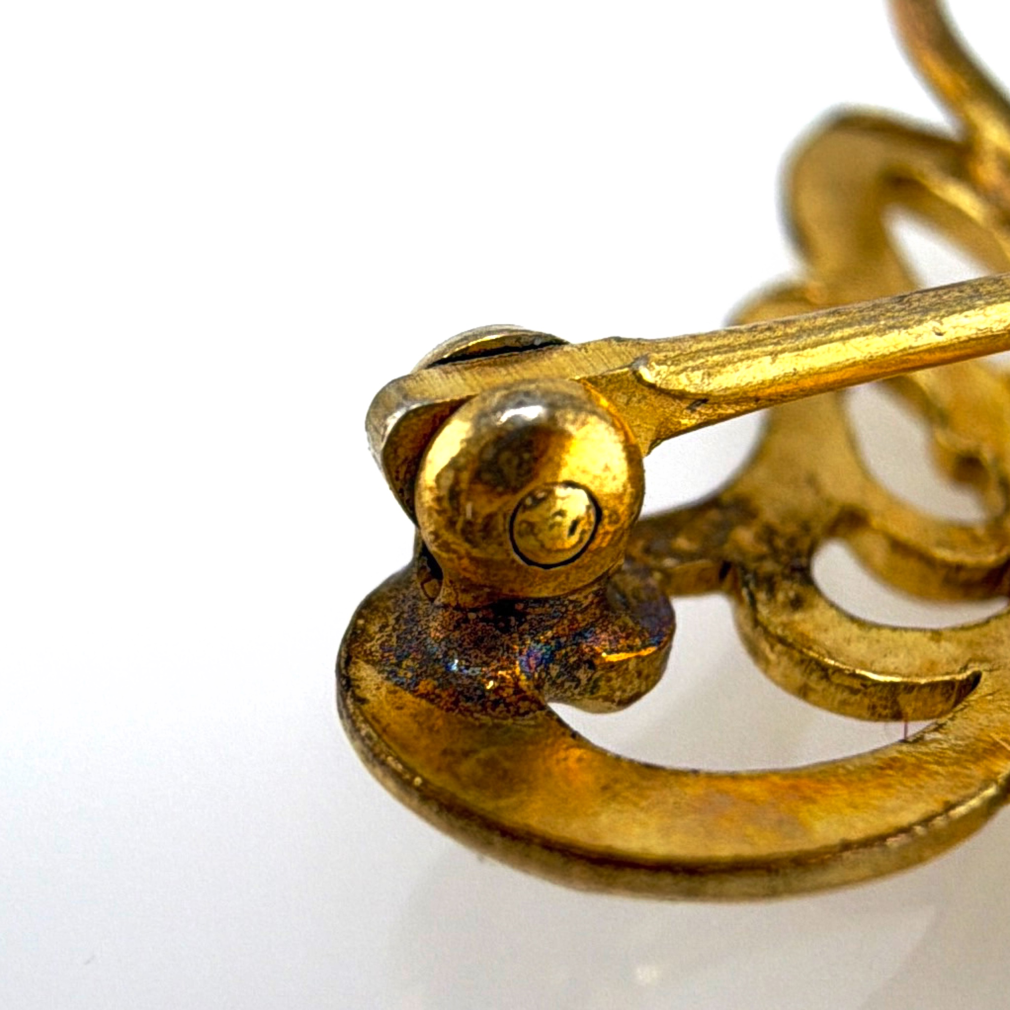 Art Nouveau 1890s–1920s Gold Filled Openwork Bow Watch Pin 1.70g — Detail