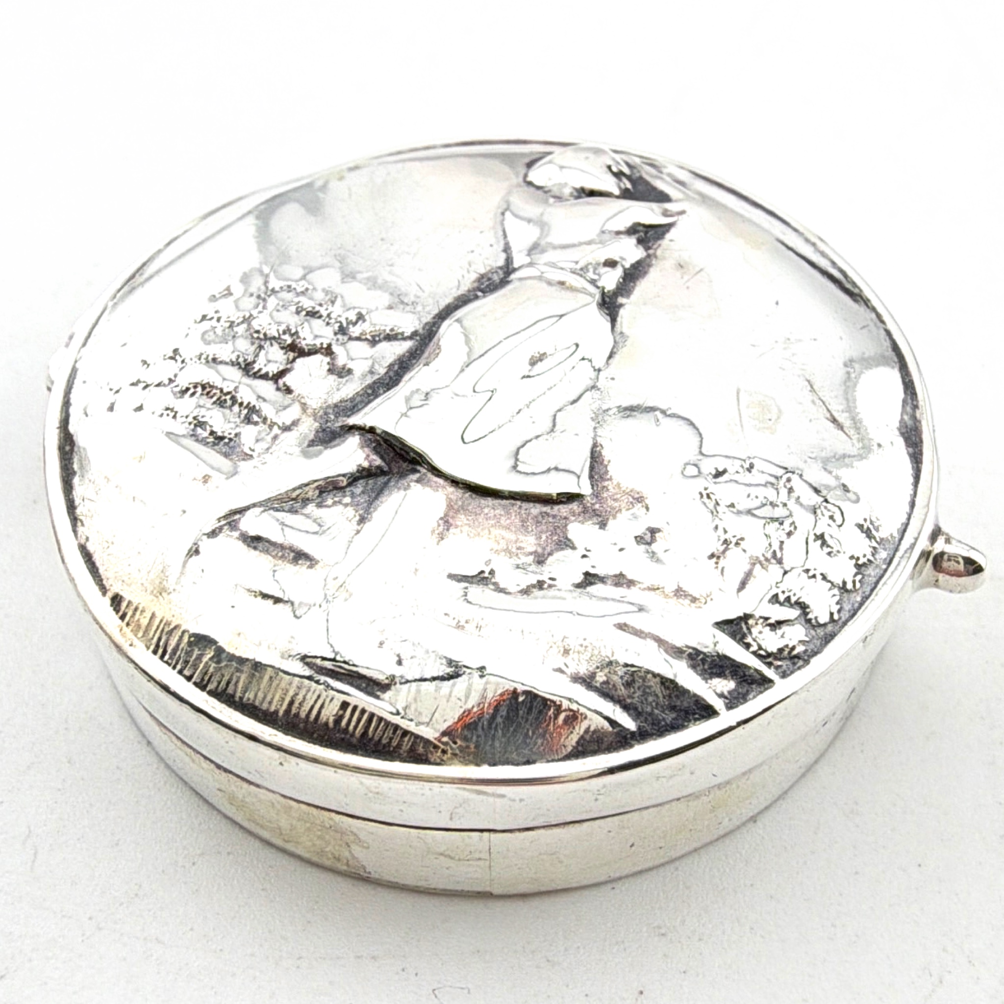 Sterling Silver Lady Golfer Repoussé Hinged 1.375 in Round Pill Box 17.66g — Back