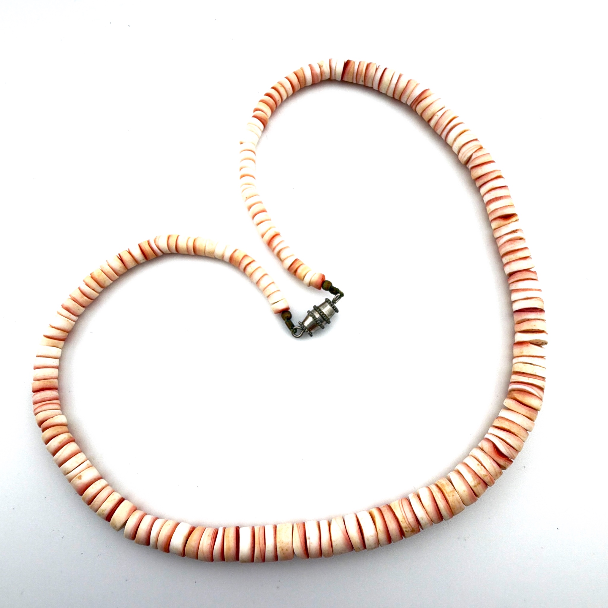 70s 16 in Southwestern Graduated Pink Shell Heishi Bead Choker Necklace 24.39g — Front