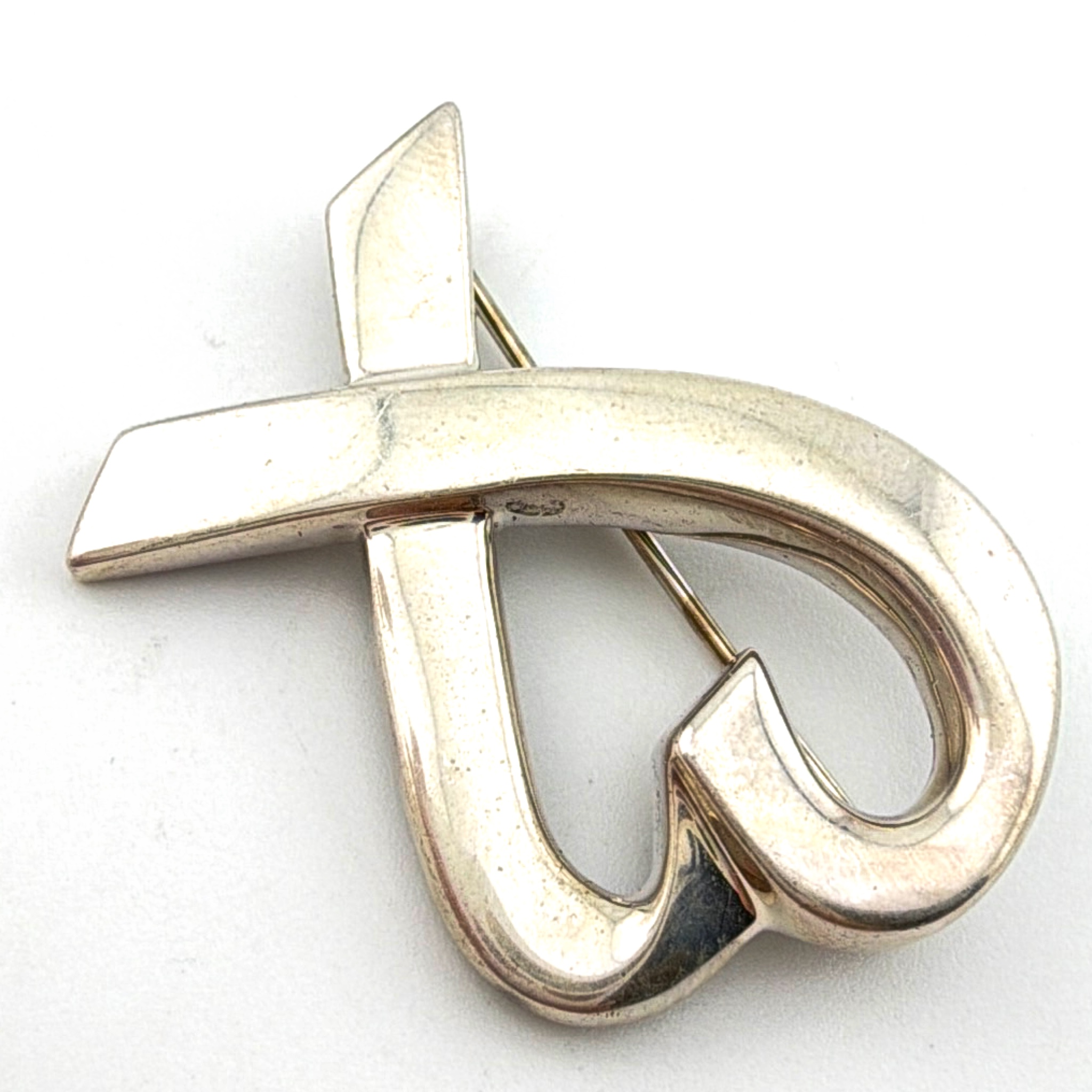 Tiffany & Co. Paloma Picasso Sterling Loving Heart Brooch Pin 10.43g — Front
