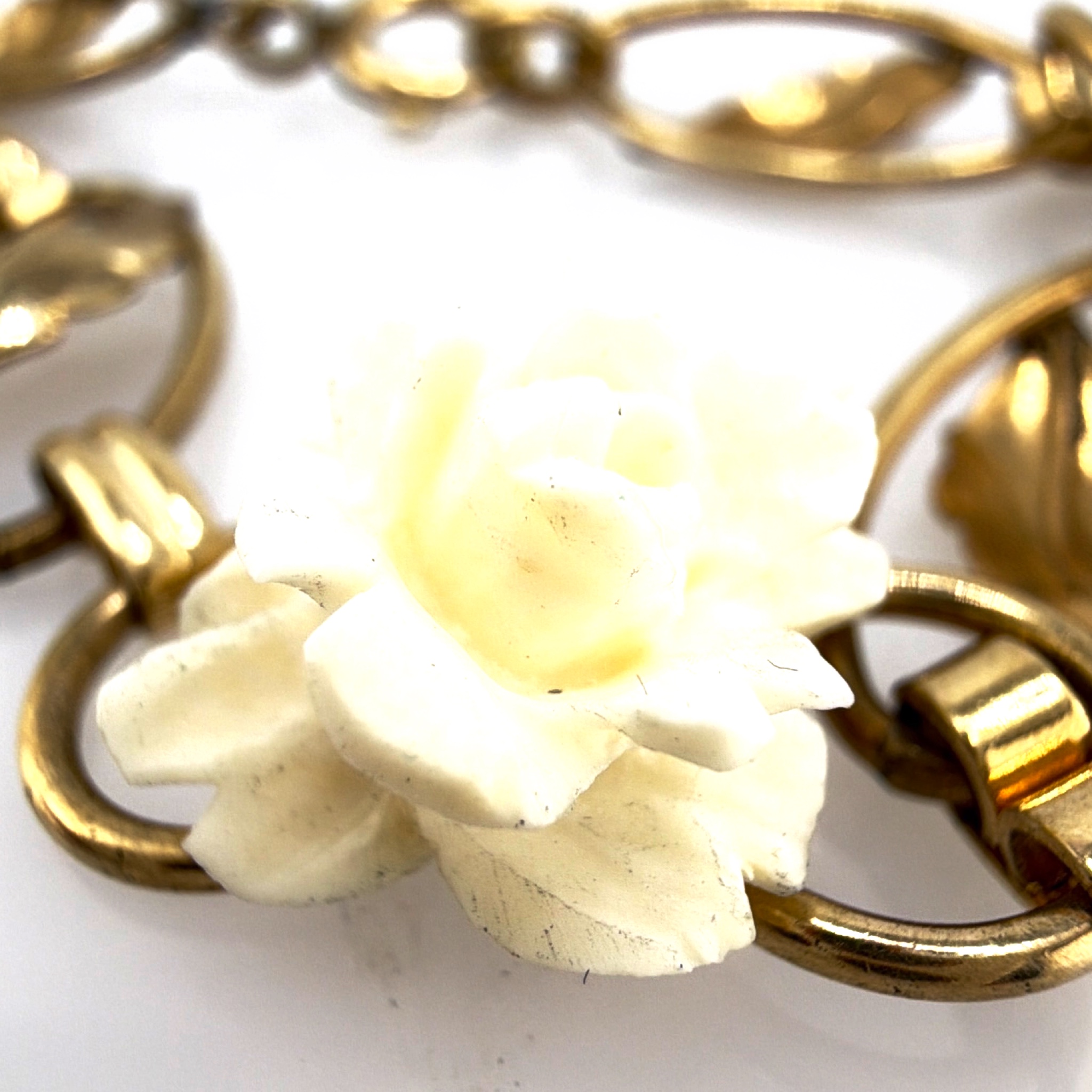 Van Dell Gold Filled Carved Floral Link Bracelet 9.00g — Detail