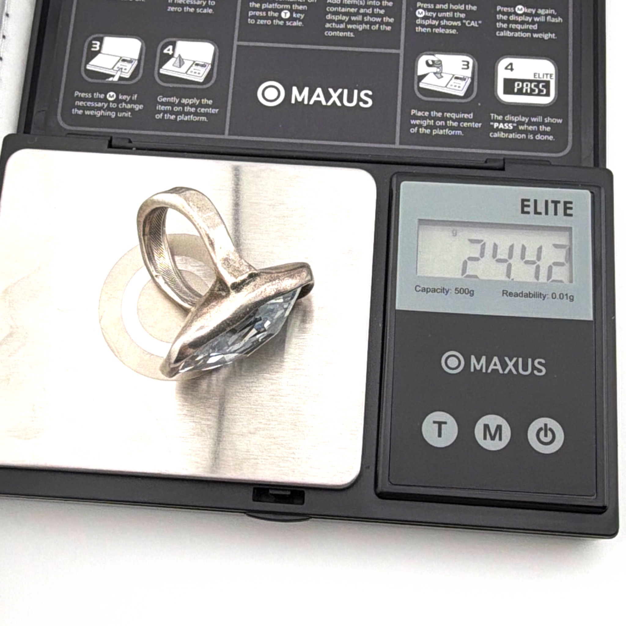 Uno de 50 Swarovski Silver Tone Large Faceted Crystal Size 8.75 Statement Ring 24.42g — For scale