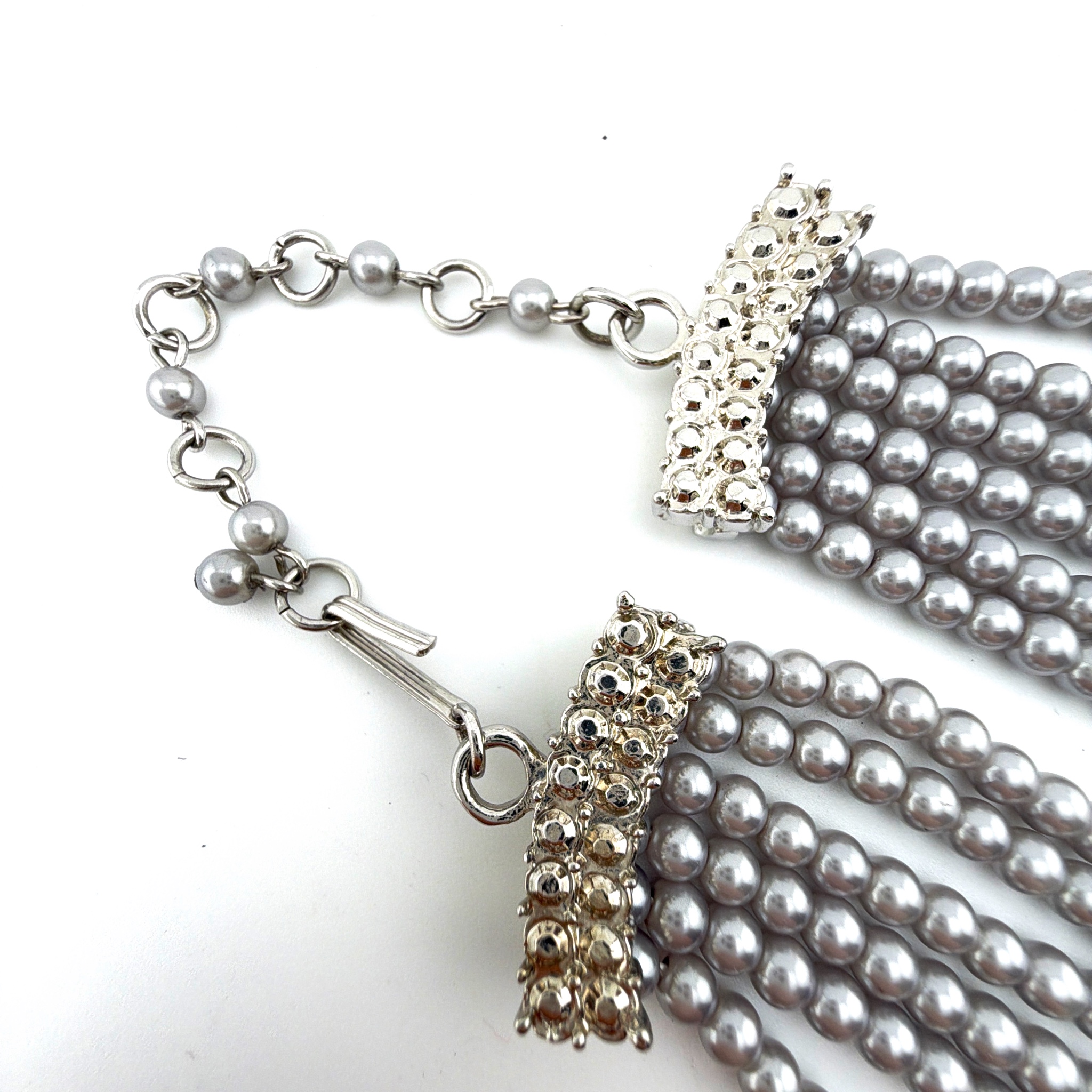 18.5 in Silver Tone Grey Faux Pearl 6-Strand Blue Glass Jewel Choker Necklace 84.00g — Detail