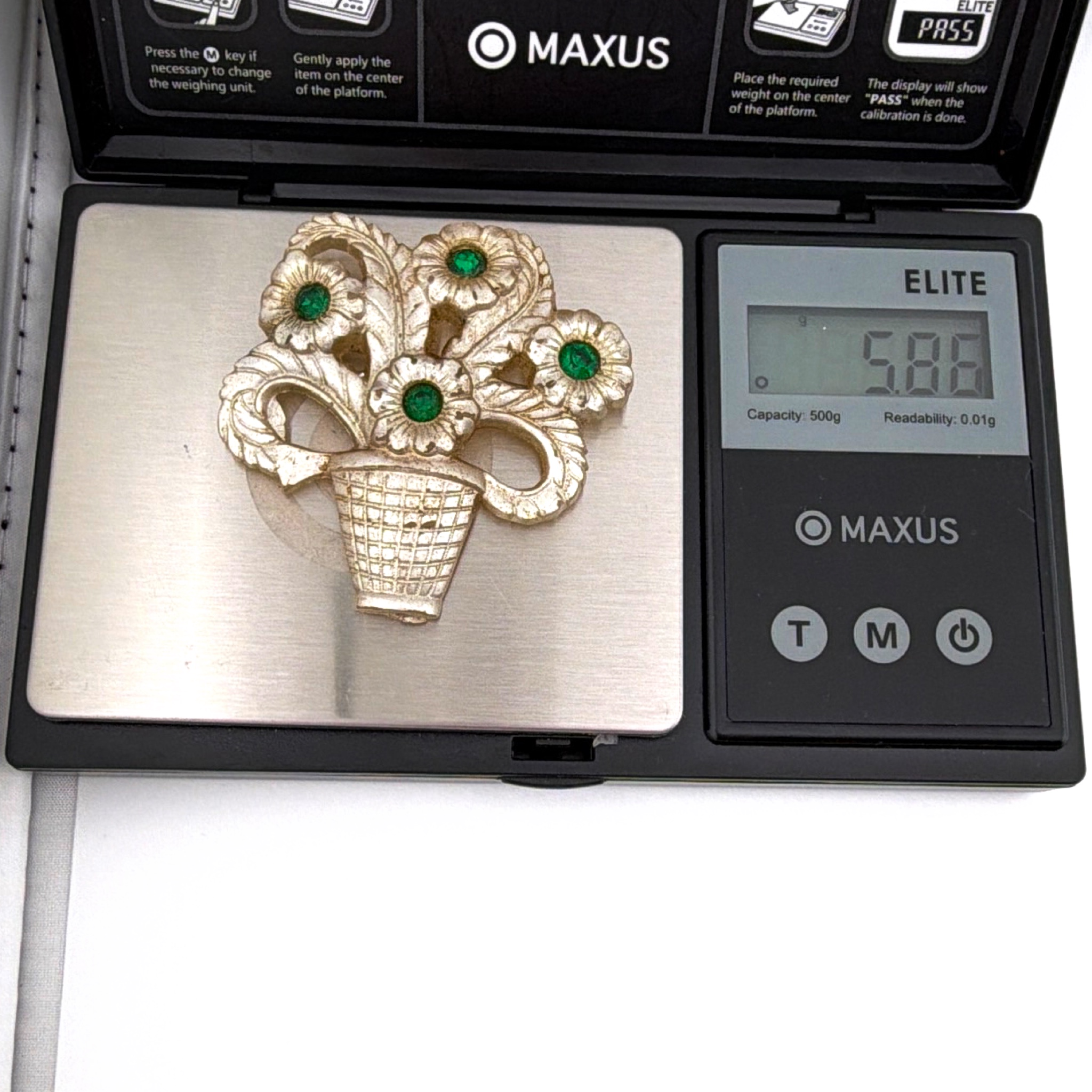 Retro 30s–50s Silver Tone Celluloid Green Rhinestone Flower Basket Brooch 5.86g — For scale