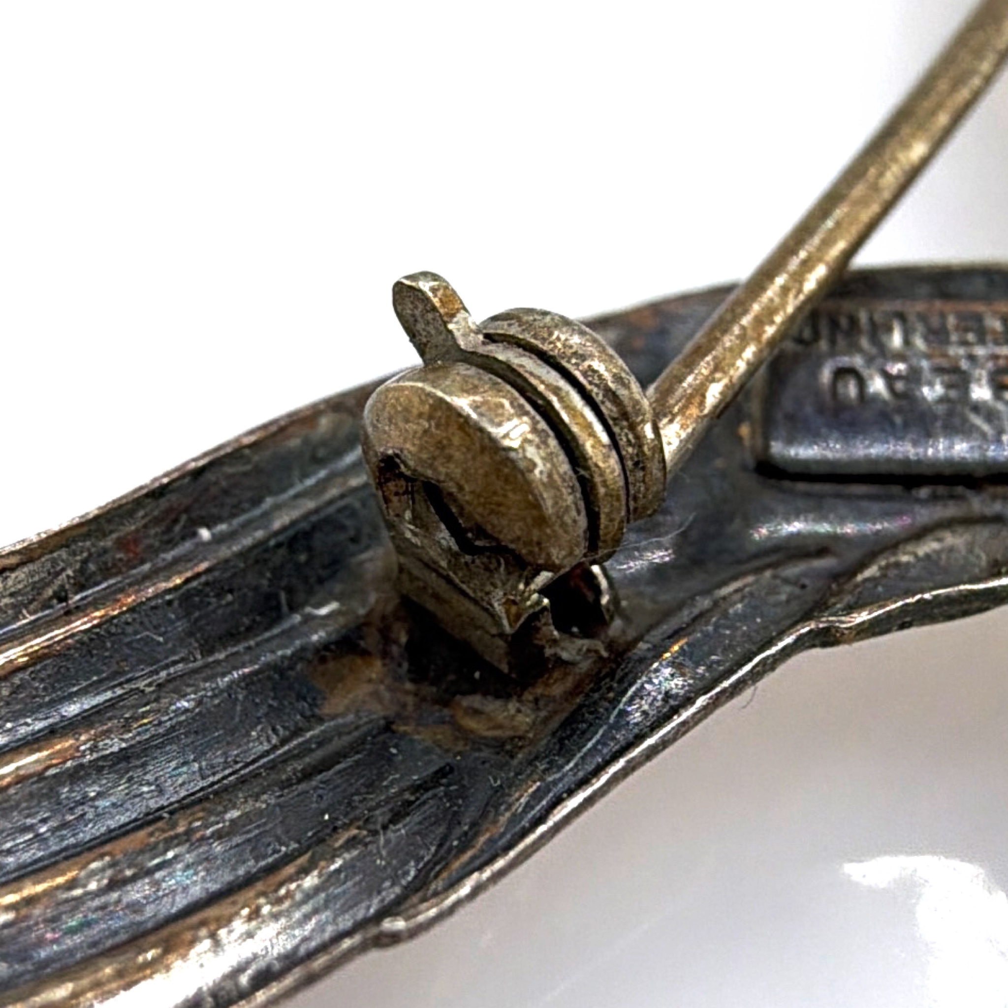 Retro 30s–50s Sterling Beau Flying Bird Brooch, Figural Pin 3.54g — Detail