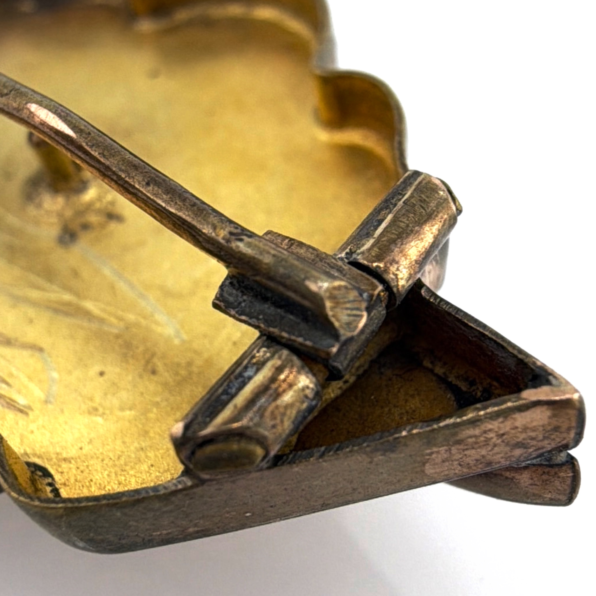 Victorian 9k Gold Black Enamel Buckle Brooch 5.42g — Detail