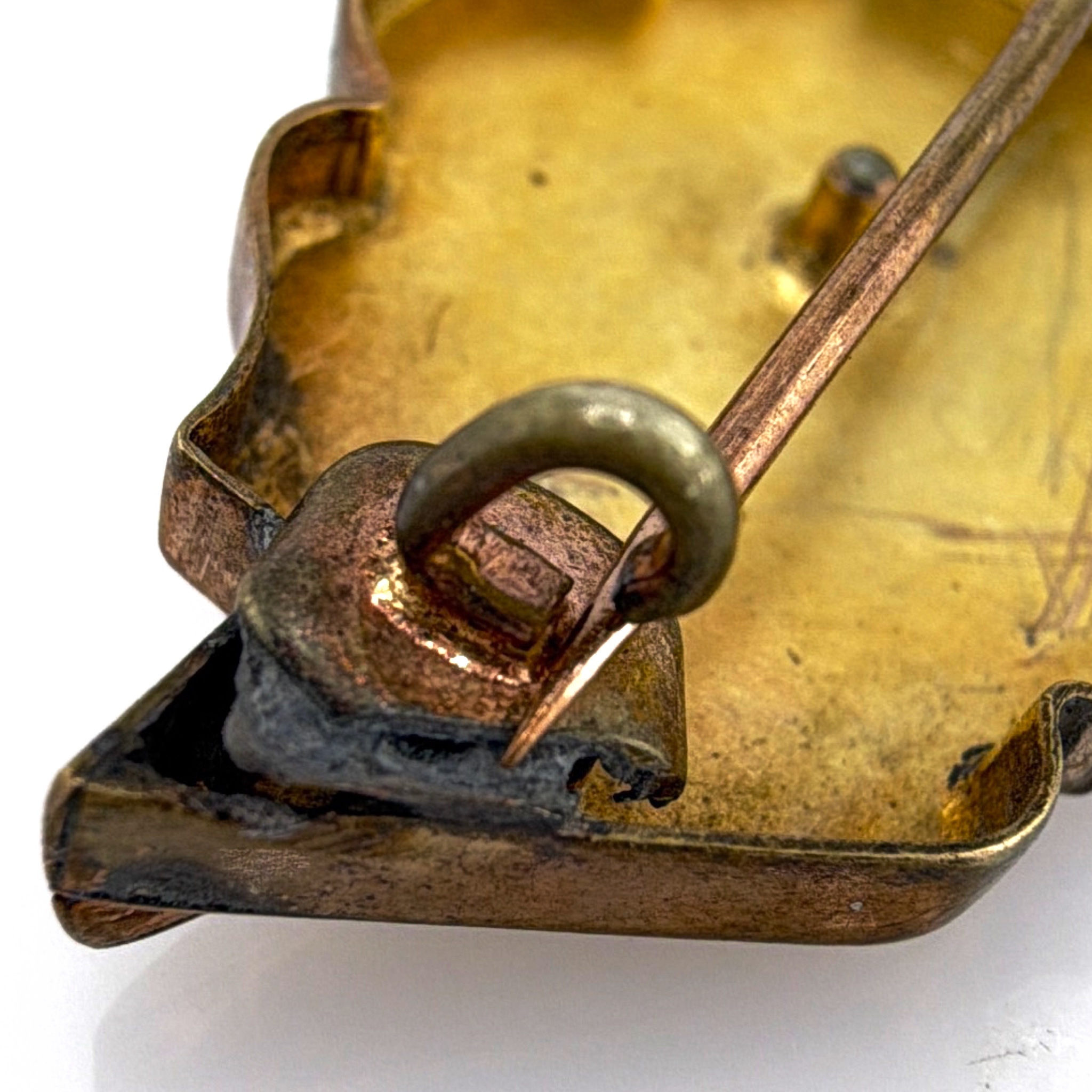 Victorian 9k Gold Black Enamel Buckle Brooch 5.42g — Detail