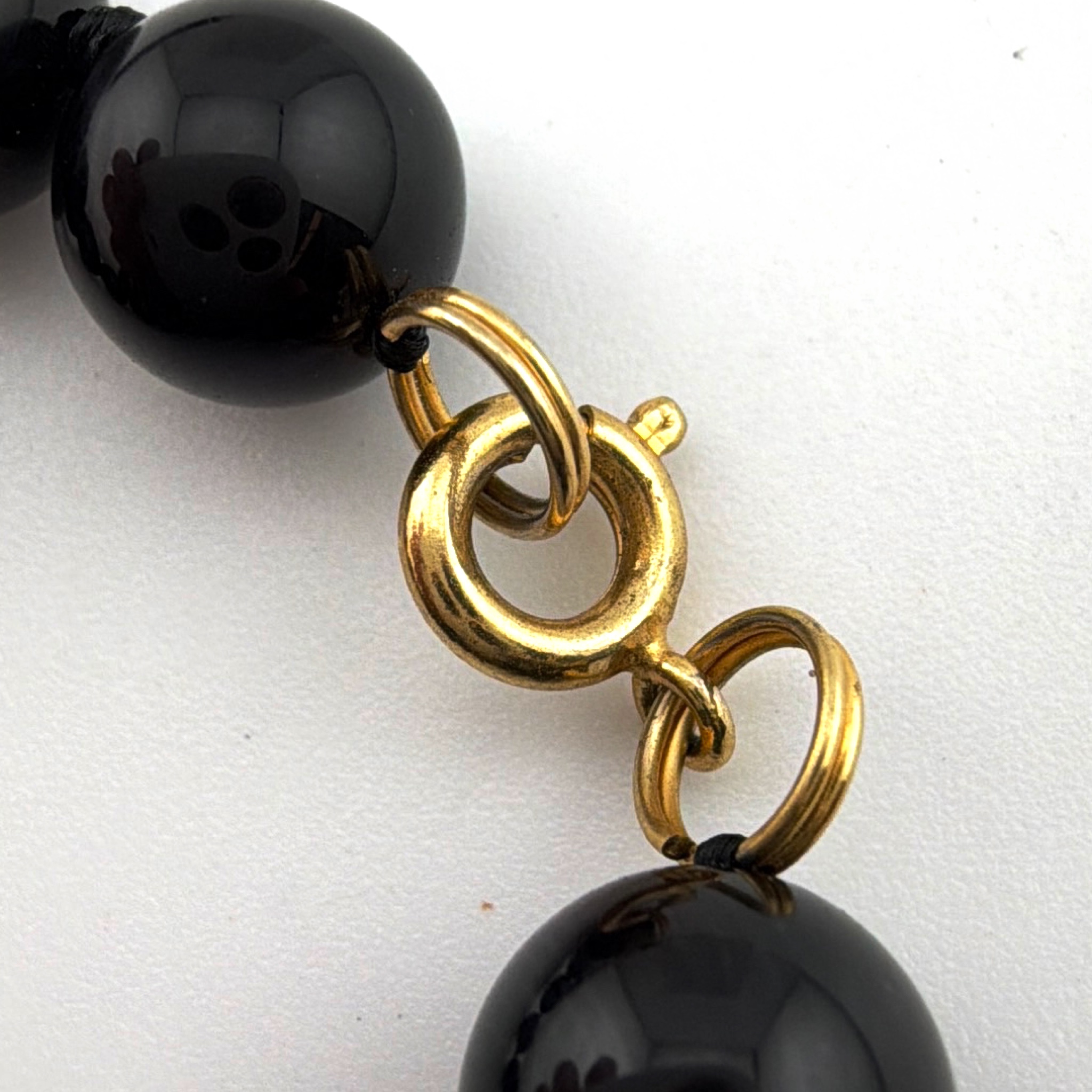 Gold tone Onyx Bead Bracelet 13.90g 7 in — Detail