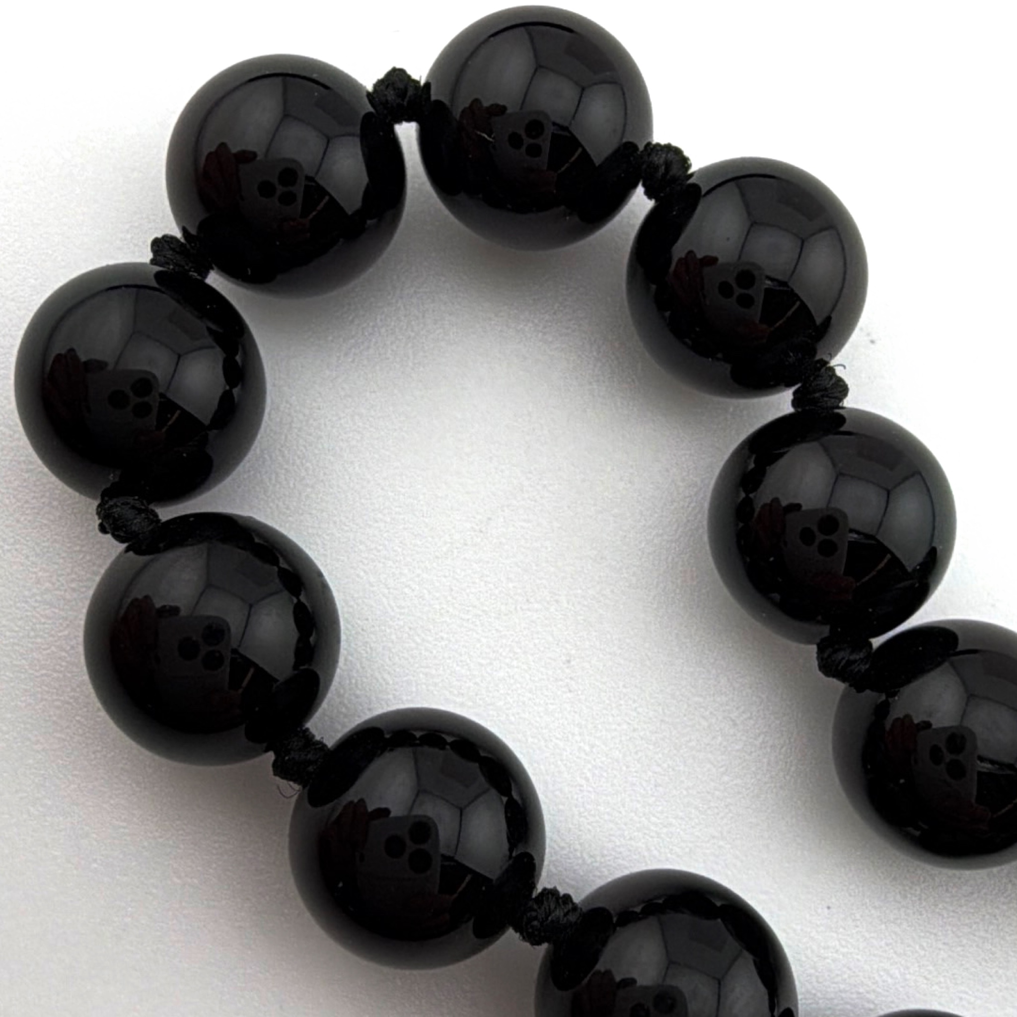Gold tone Onyx Bead Bracelet 13.90g 7 in — Back