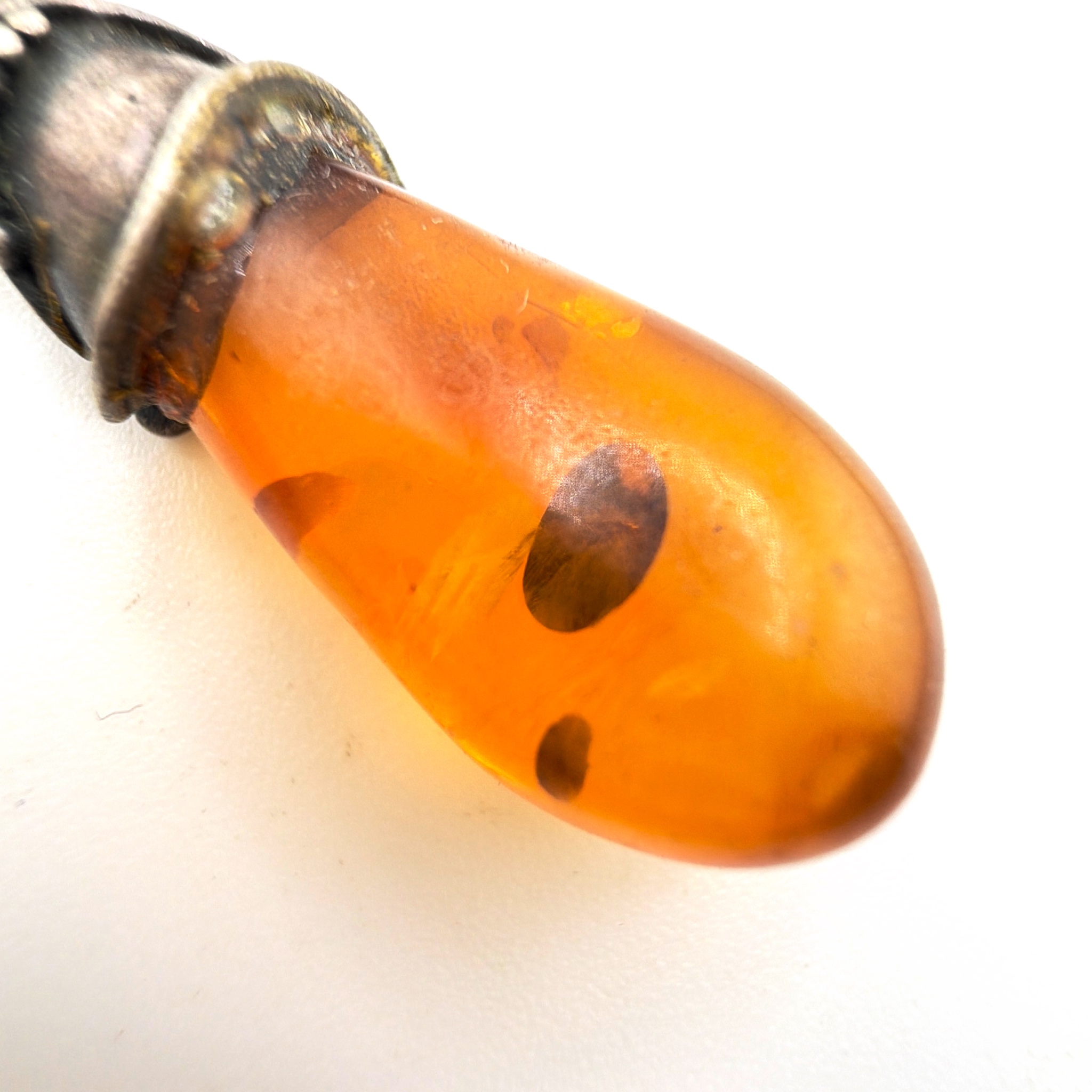 Mid-Century 50s–70s Sterling Wirework Amber Drop Pendant 2.90g — Detail