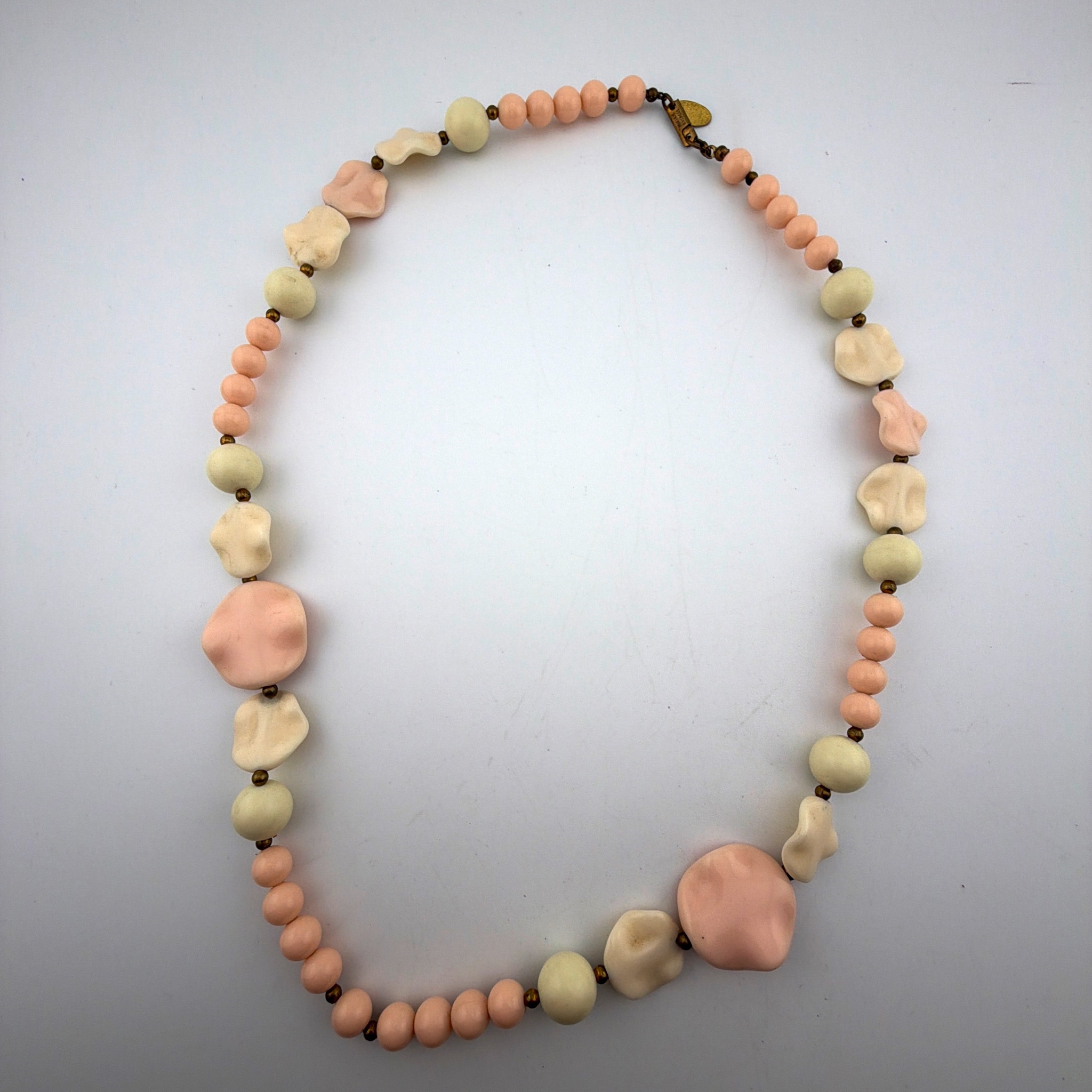 60s–70s 21.5 in Miriam Haskell Brass Tone Pink and Cream Molded Sculptural Bead Necklace 29.33g — Back