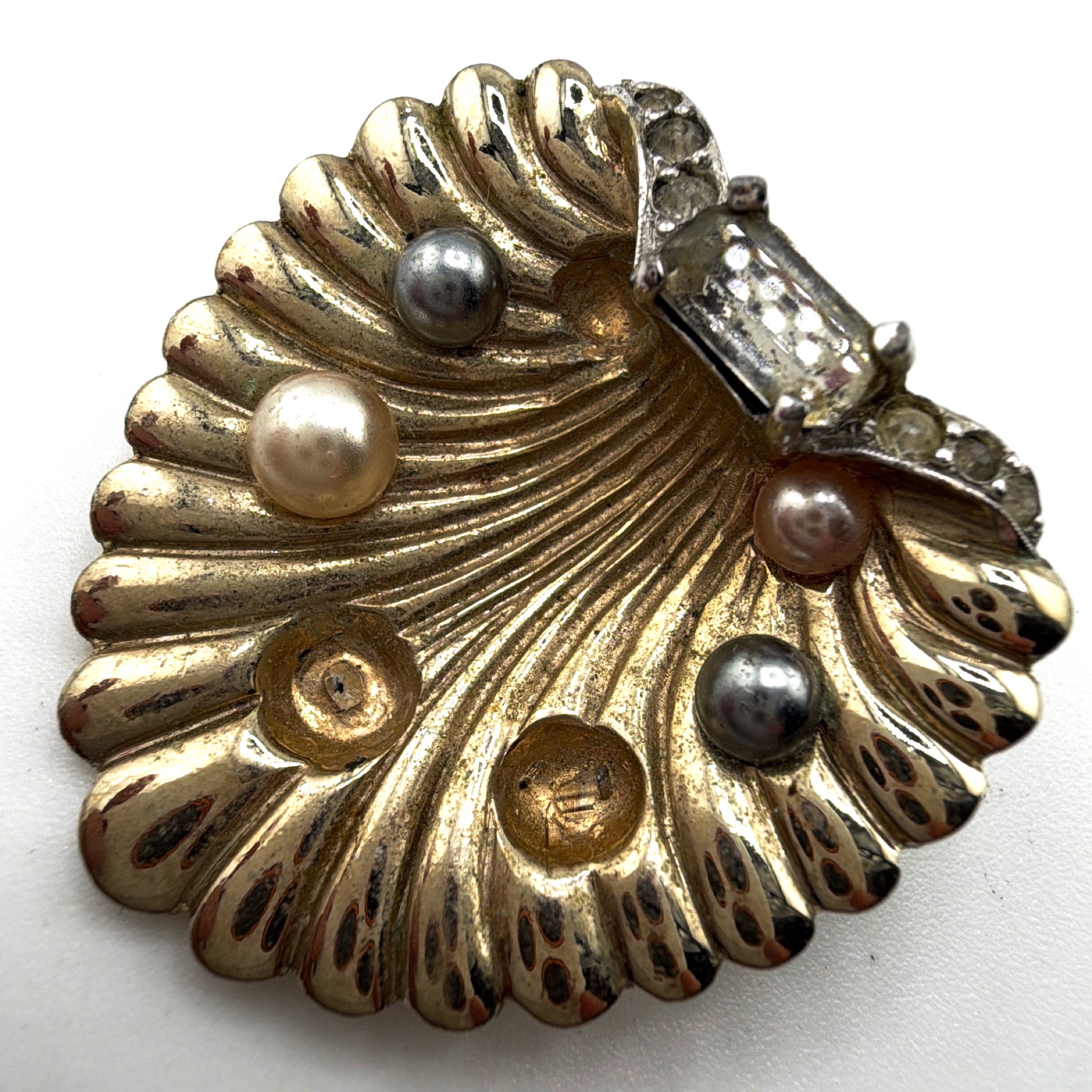 Vintage Jomaz Gold Tone Shell Brooch, Faux Pearls & Rhinestones 13.90g — Side