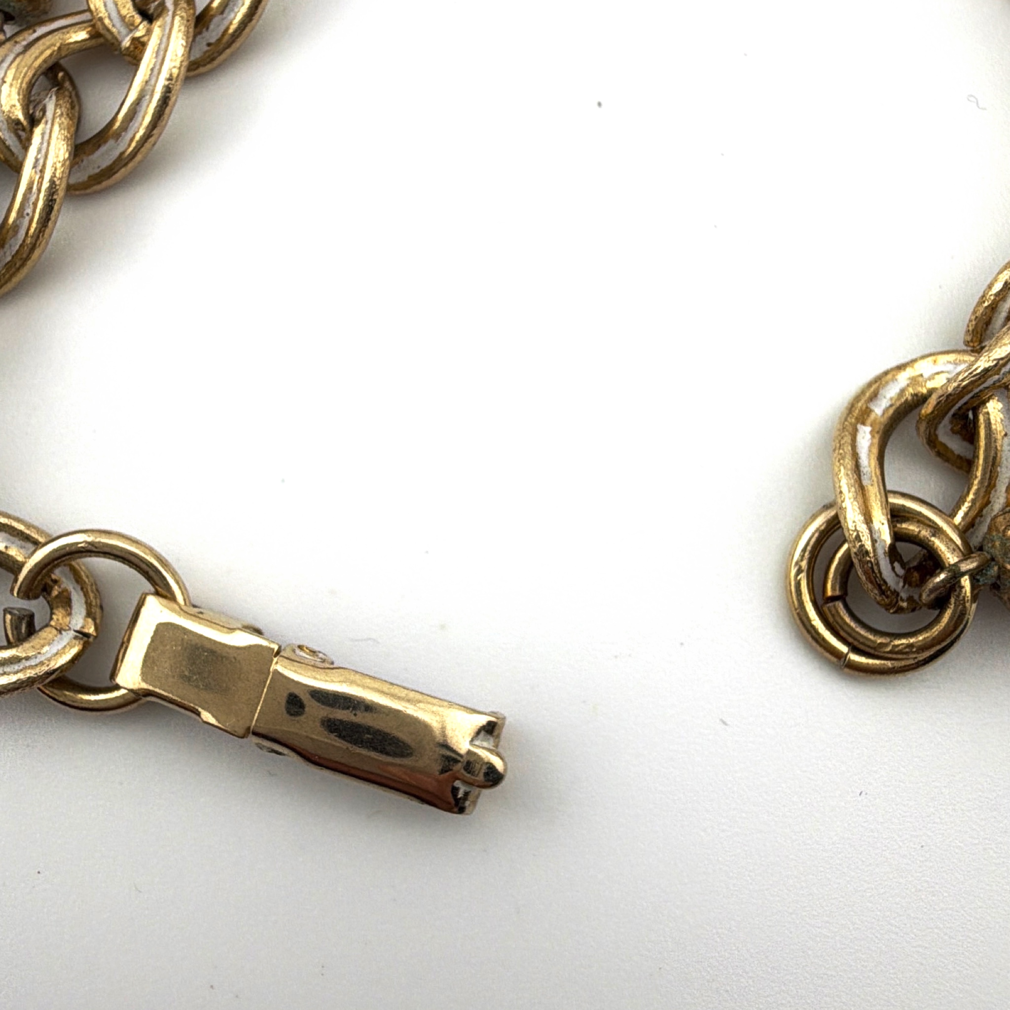Mid-Century 50s–60s 7.5 in Gold Tone Blue AB Rhinestone Faux Pearl Figural Fish Charm Bracelet 63.38g — Detail