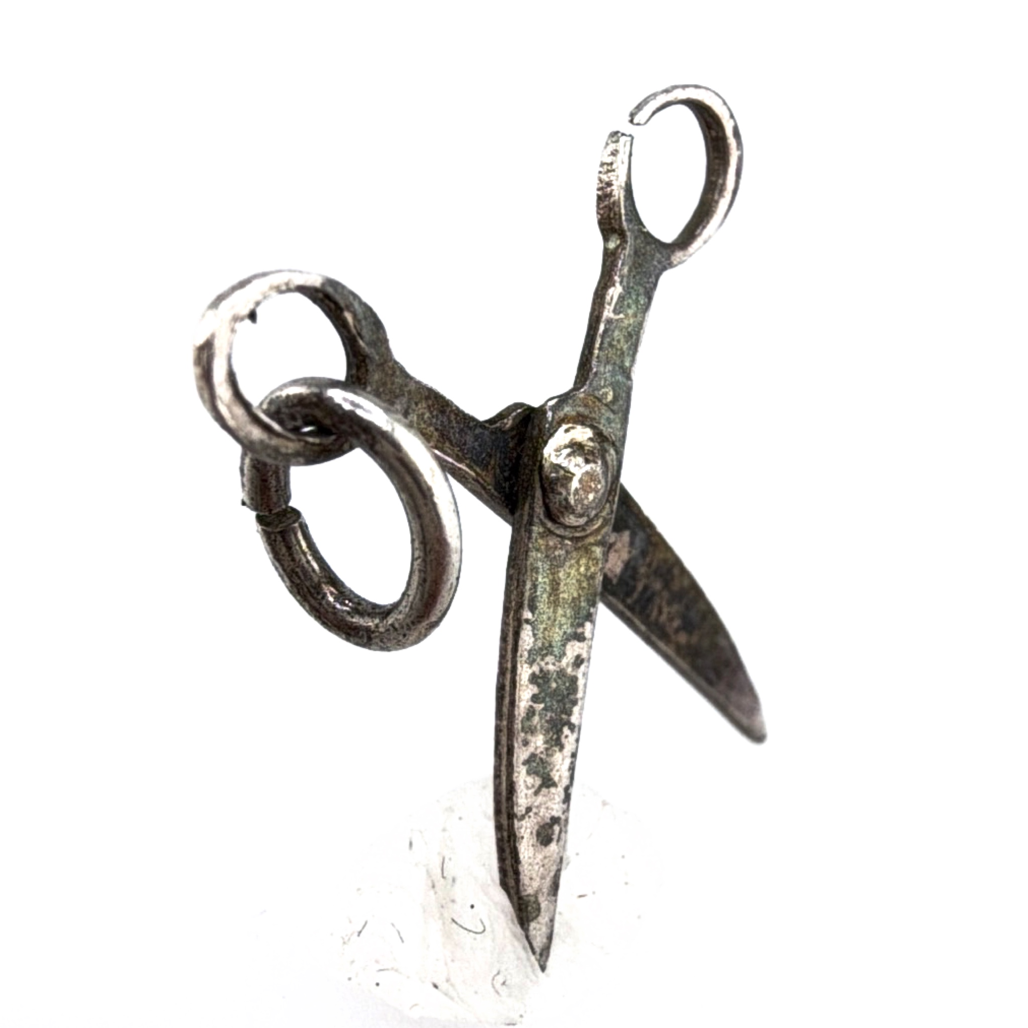 Vintage Sterling Silver Scissors Charm, Novelty Sewing Pendant 0.38g — Front