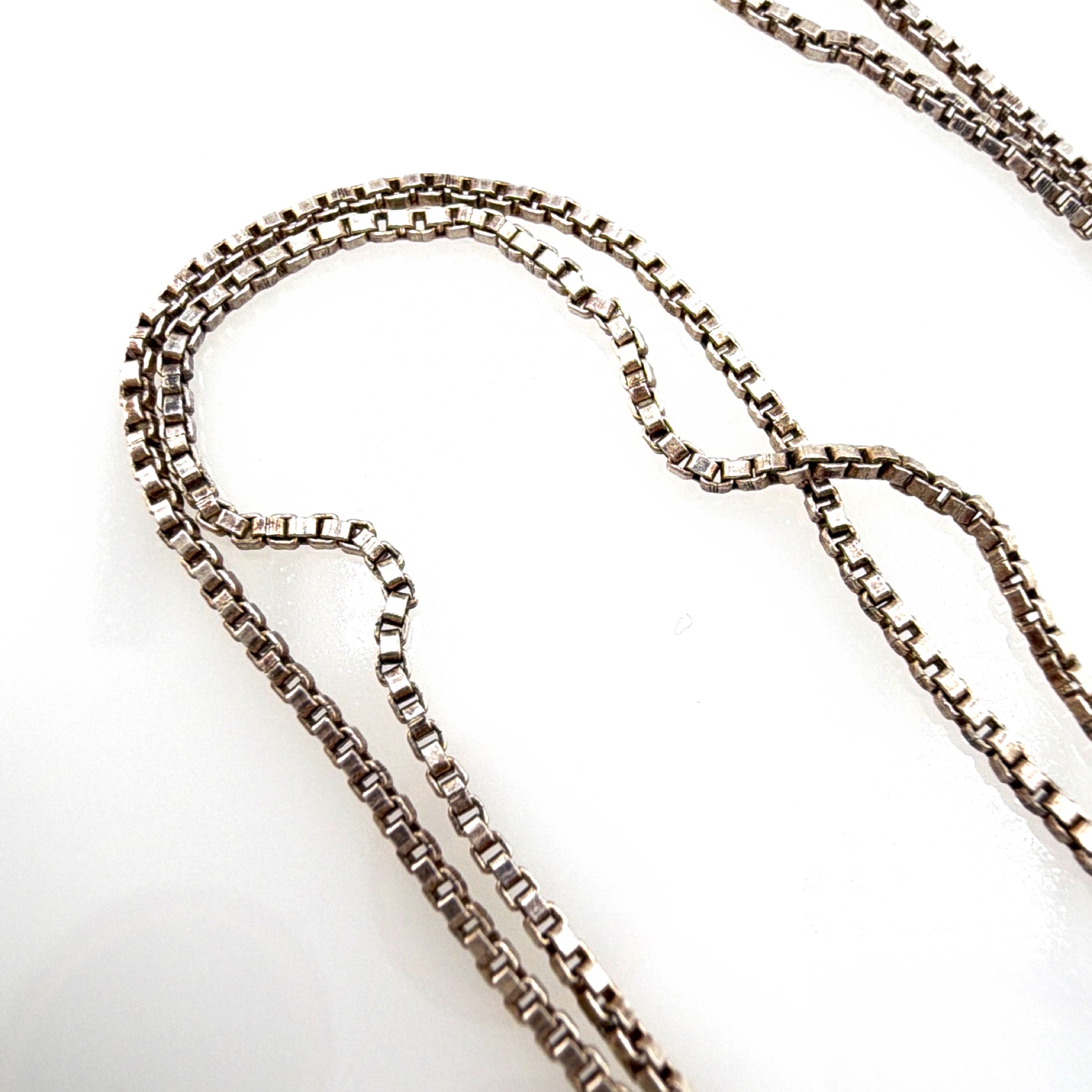 Sterling Silver Italy Box Chain Necklace 24.4in 3.39g — Front