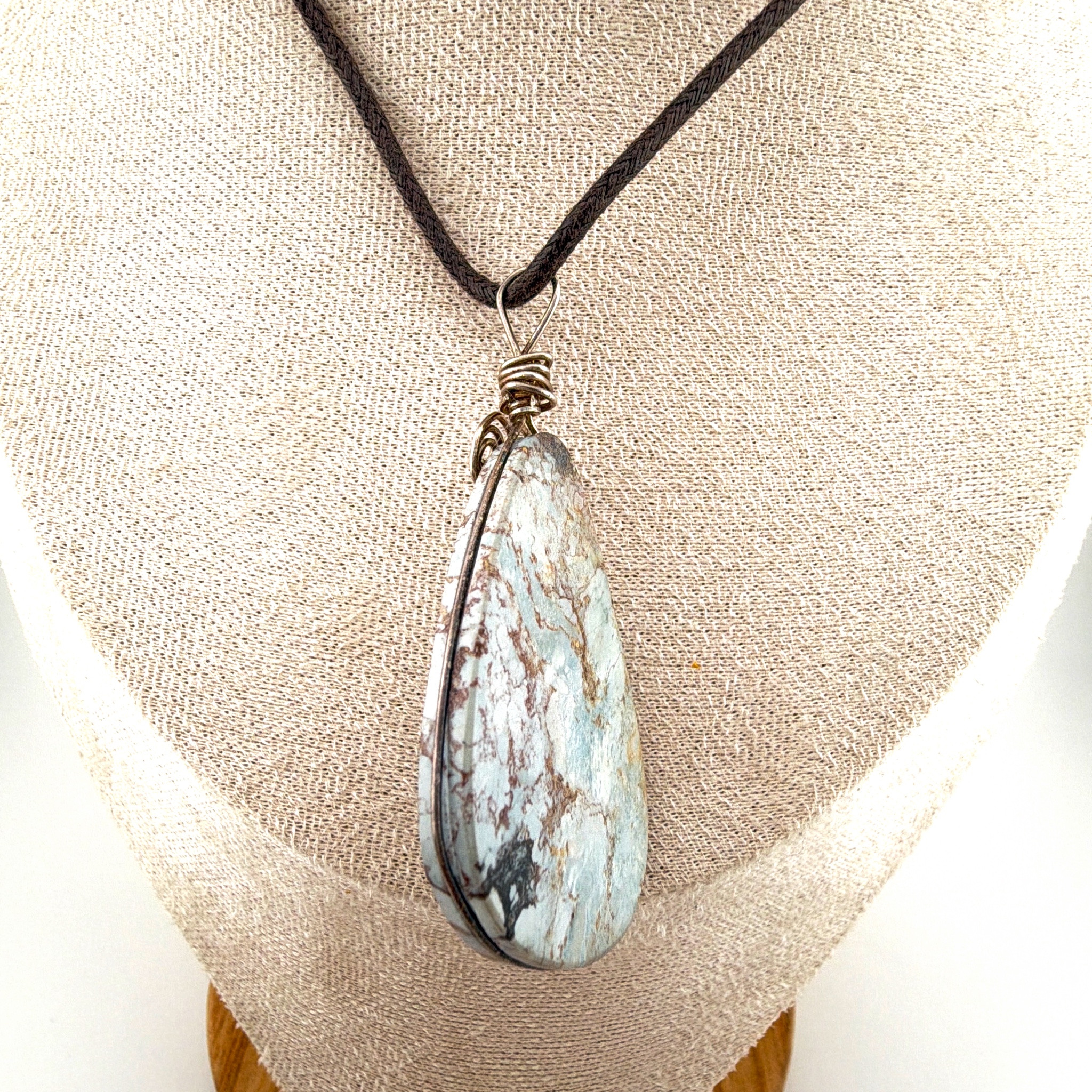 Gold Tone Wire Wrapped Jasper Teardrop Pendant Cord Necklace 16.25g 13 in — Front