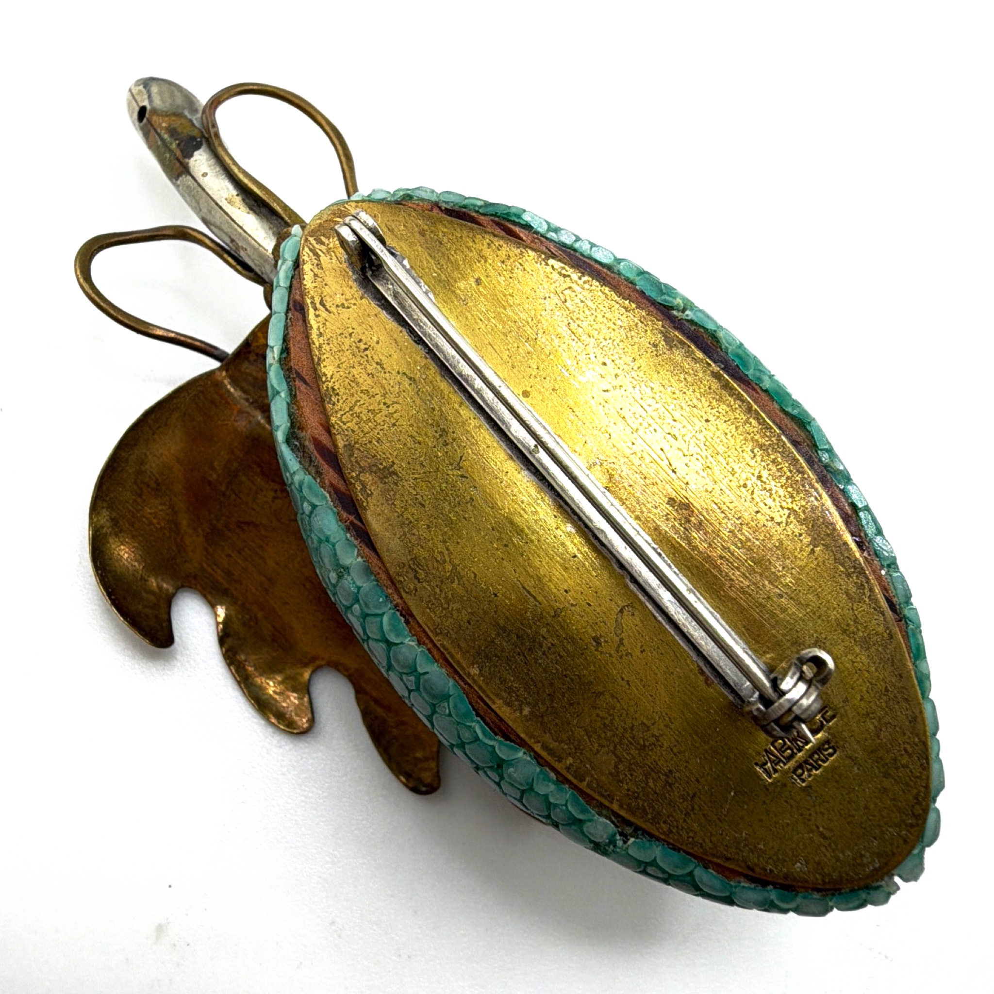 Vintage Fabrice Paris Gold Tone Oak Leaf Brooch, Shagreen Accent 25.38g — Detail